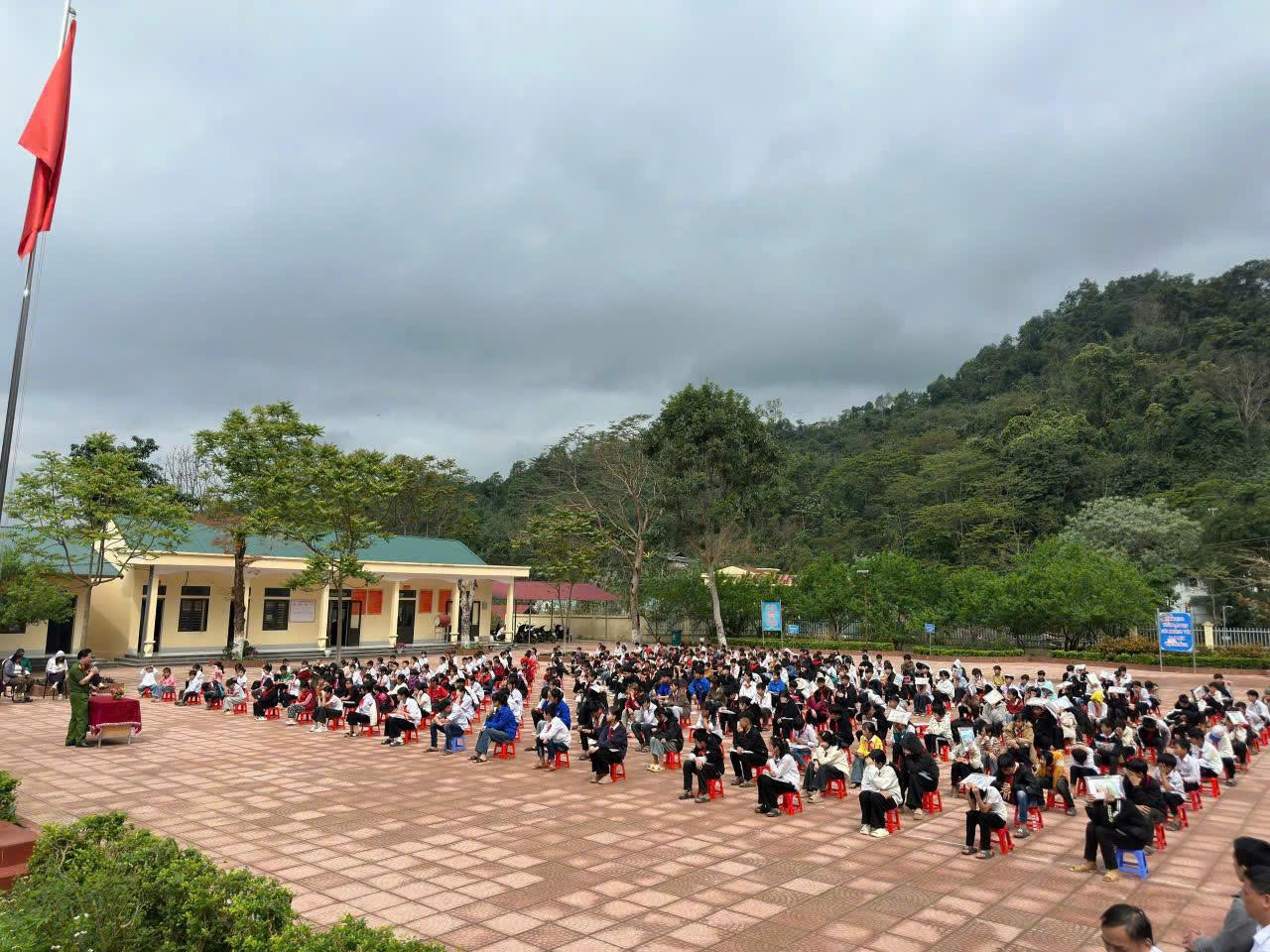 TUYÊN TRUYỀN PHỔ BIẾN GIÁO DỤC PHÁP LUẬT TRONG TRƯỜNG HỌC