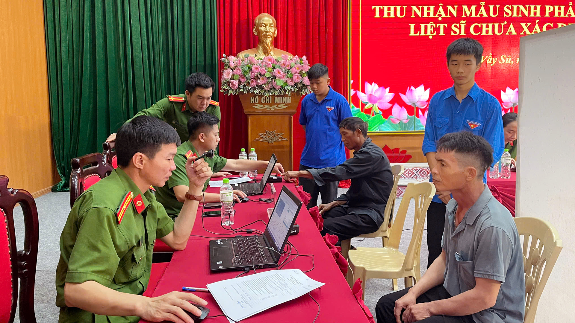 thu nhận mẫu ADN th&acirc;n nh&acirc;n liệt sĩ (6).jpg