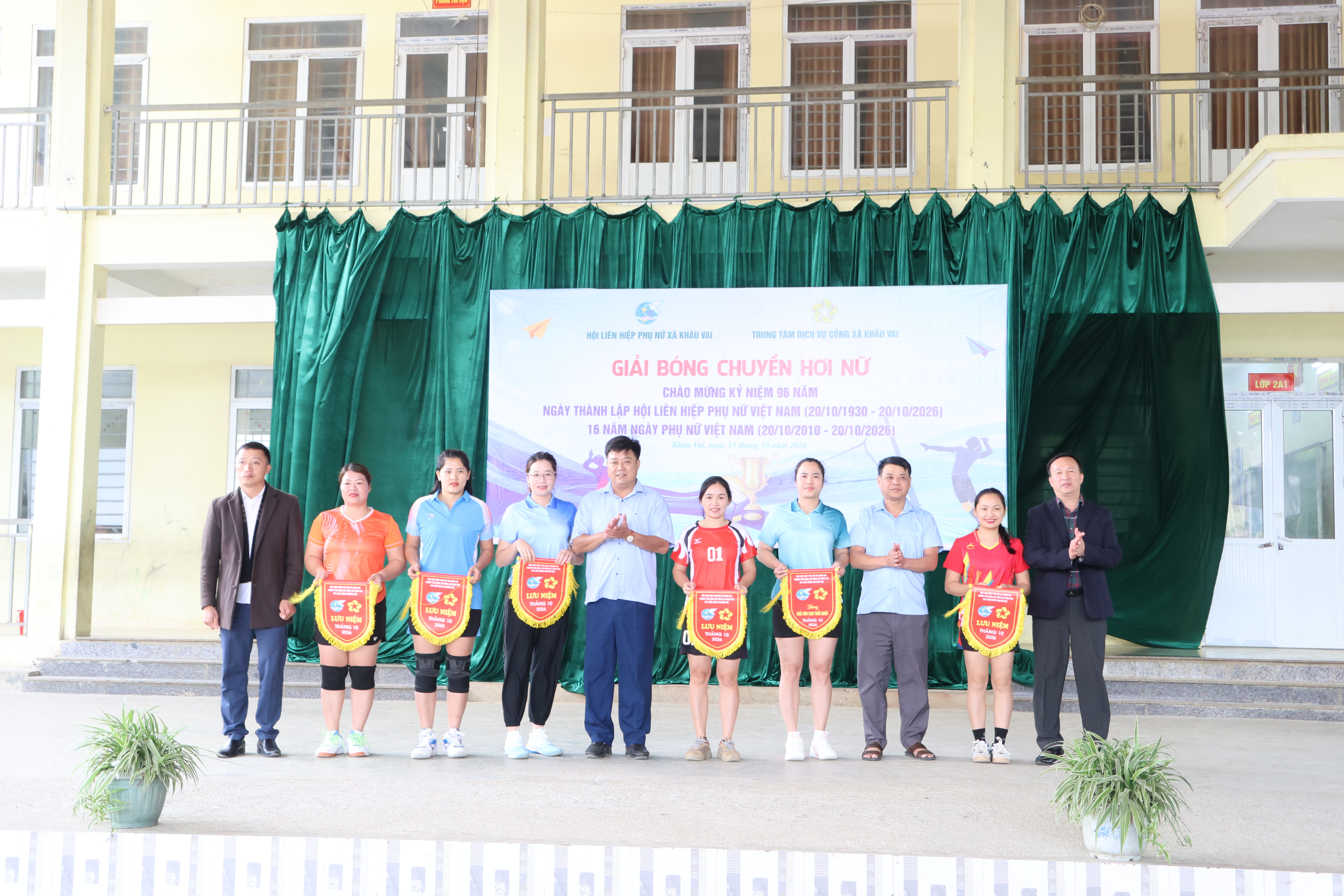 Khai mạc Giải bóng chuyền hơi nữ chào mừng Ngày Phụ nữ Việt Nam 20-10