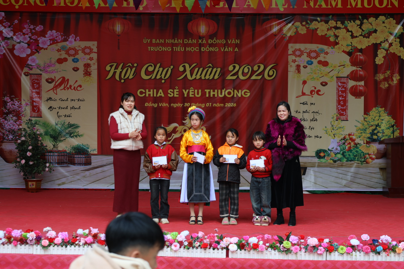 Trường Tiểu học Đồng Văn A, tổ chức Hội chợ Xuân 2026 với chủ đề "Chia sẻ yêu thương"