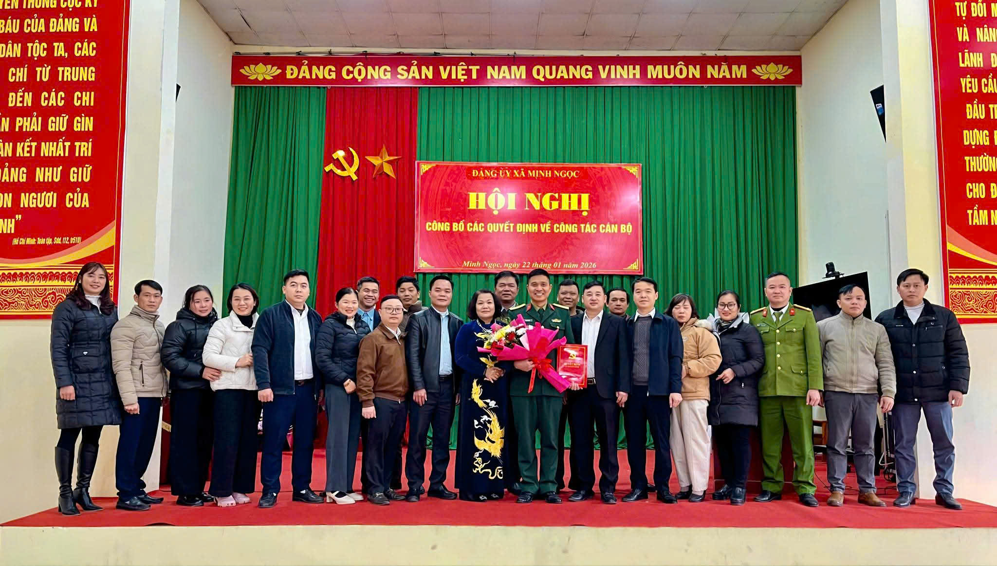 HỘI NGHỊ CÔNG BỐ QUYẾT ĐỊNH VỀ CÔNG TÁC CÁN BỘ XÃ MINH NGỌC 