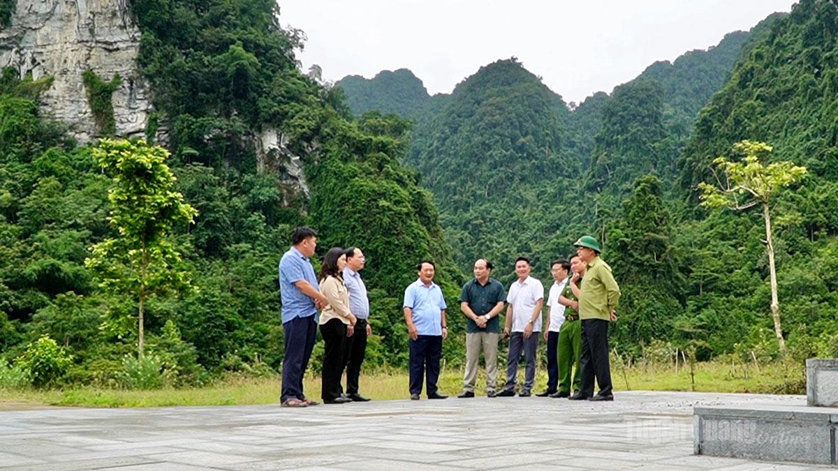 Provincial Party Chief surveys Tuyen Quang reservoir development potential