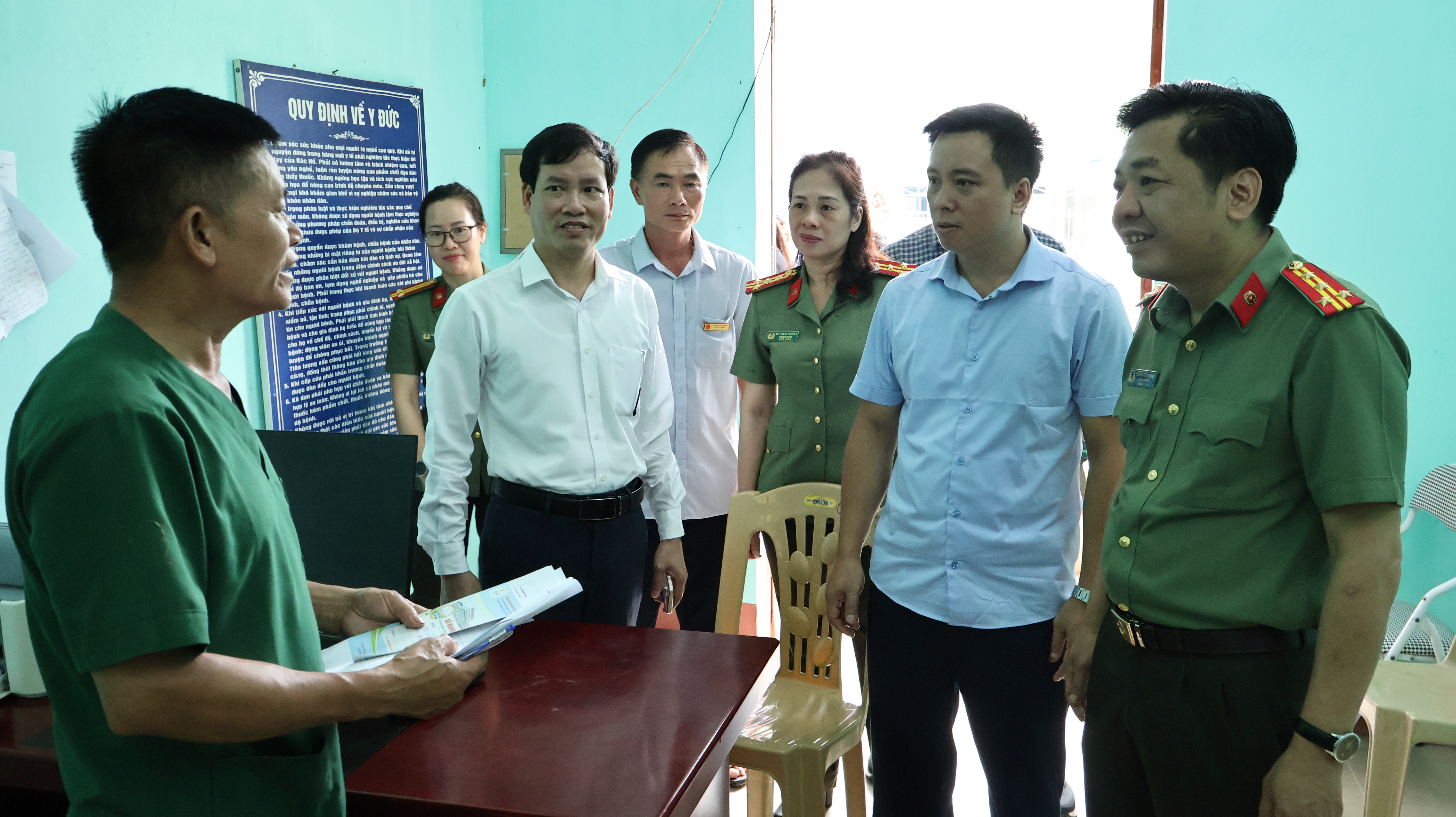 CHƯƠNG TRÌNH TƯ VẤN, KHÁM BỆNH VÀ CẤP PHÁT THUỐC MIỄN PHÍ CHO NGƯỜI DÂN XÃ KHUÔN LÙNG