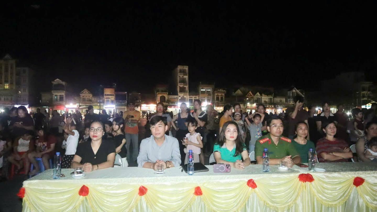 ĐÊM NGHỆ THUẬT TUYÊN TRUYỀN TẠI QUẢNG TRƯỜNG XÃ YÊN MINH