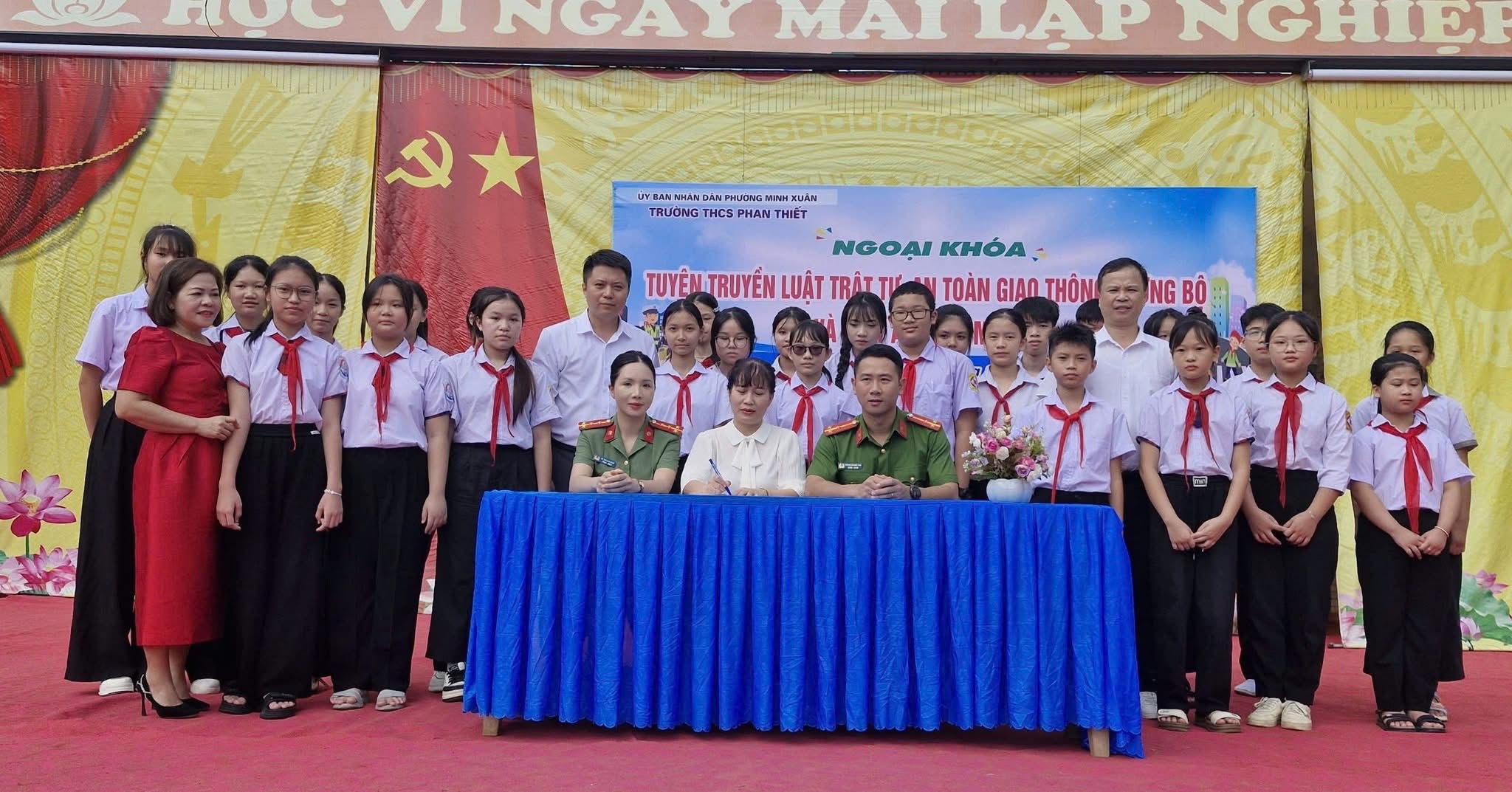 CÁC CƠ SỞ ĐOÀN SÔI NỔI TỔ CHỨC NHIỀU HOẠT ĐỘNG CHÀO MỪNG KỶ NIỆM 80 NĂM QUỐC KHÁNH NƯỚC CỘNG HOÀ XÃ HỘI CHỦ NGHĨA VIỆT NAM