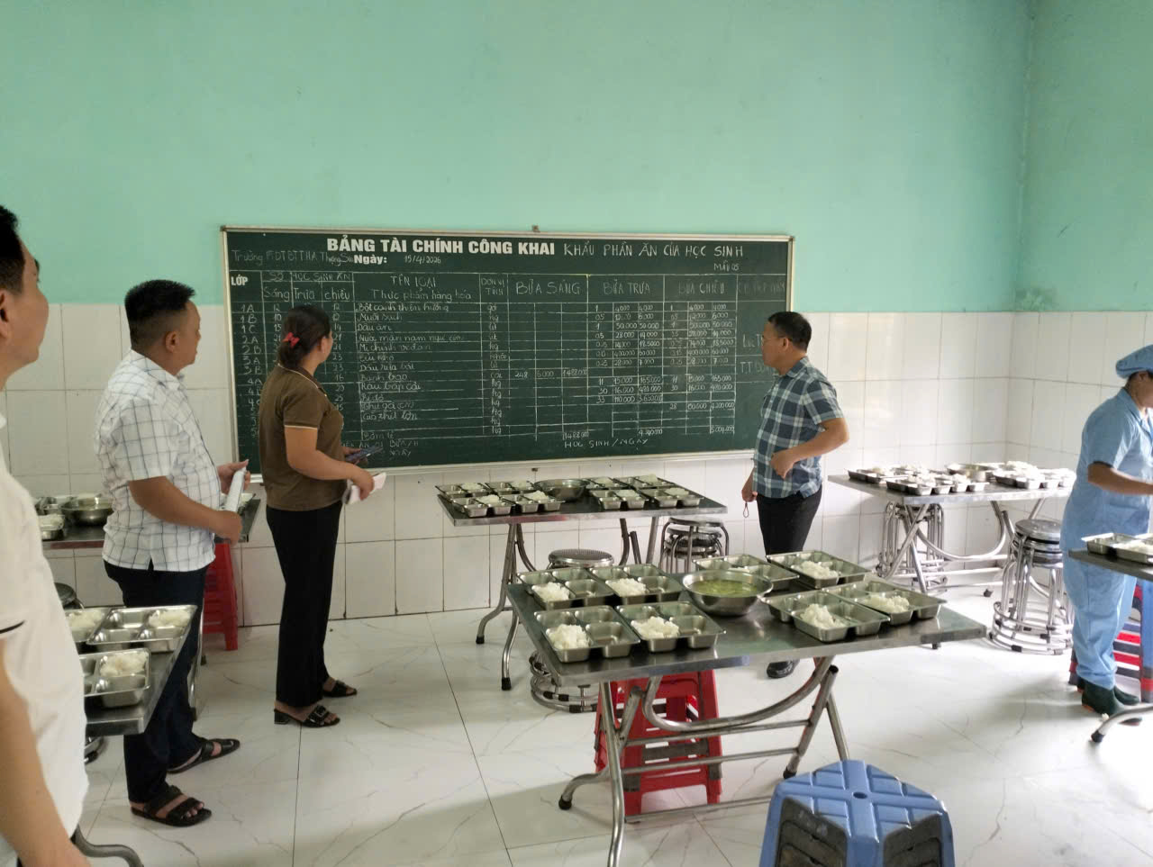 XÃ THƯỢNG SƠN TỔ CHỨC KIỂM TRA CÔNG TÁC BẢO ĐẢM AN TOÀN THỰC PHẨM TẠI CÁC TRƯỜNG HỌC