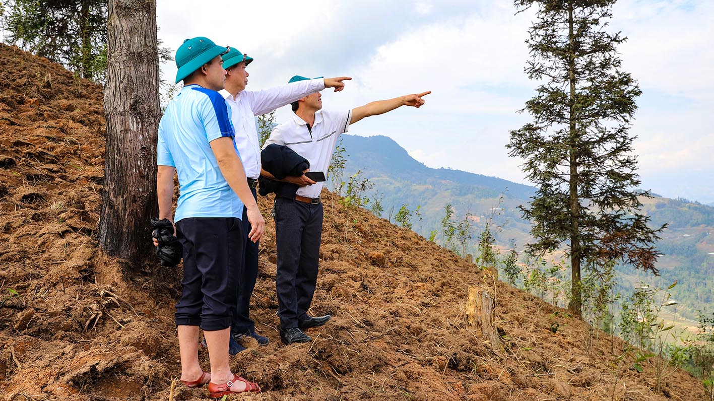 LÃNH ĐẠO XÃ HỒ THẦU KHẢO SÁT KHU VỰC THU HÚT ĐẦU TƯ PHÁT TRIỂN DU LỊCH