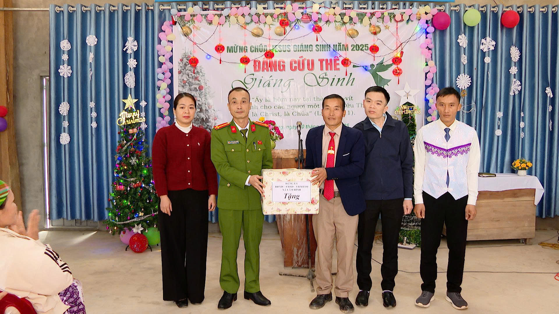 Thăm, chúc mừng Điểm nhóm Tin lành Khuổi Củng nhân dịp Lễ Giáng sinh năm 2025