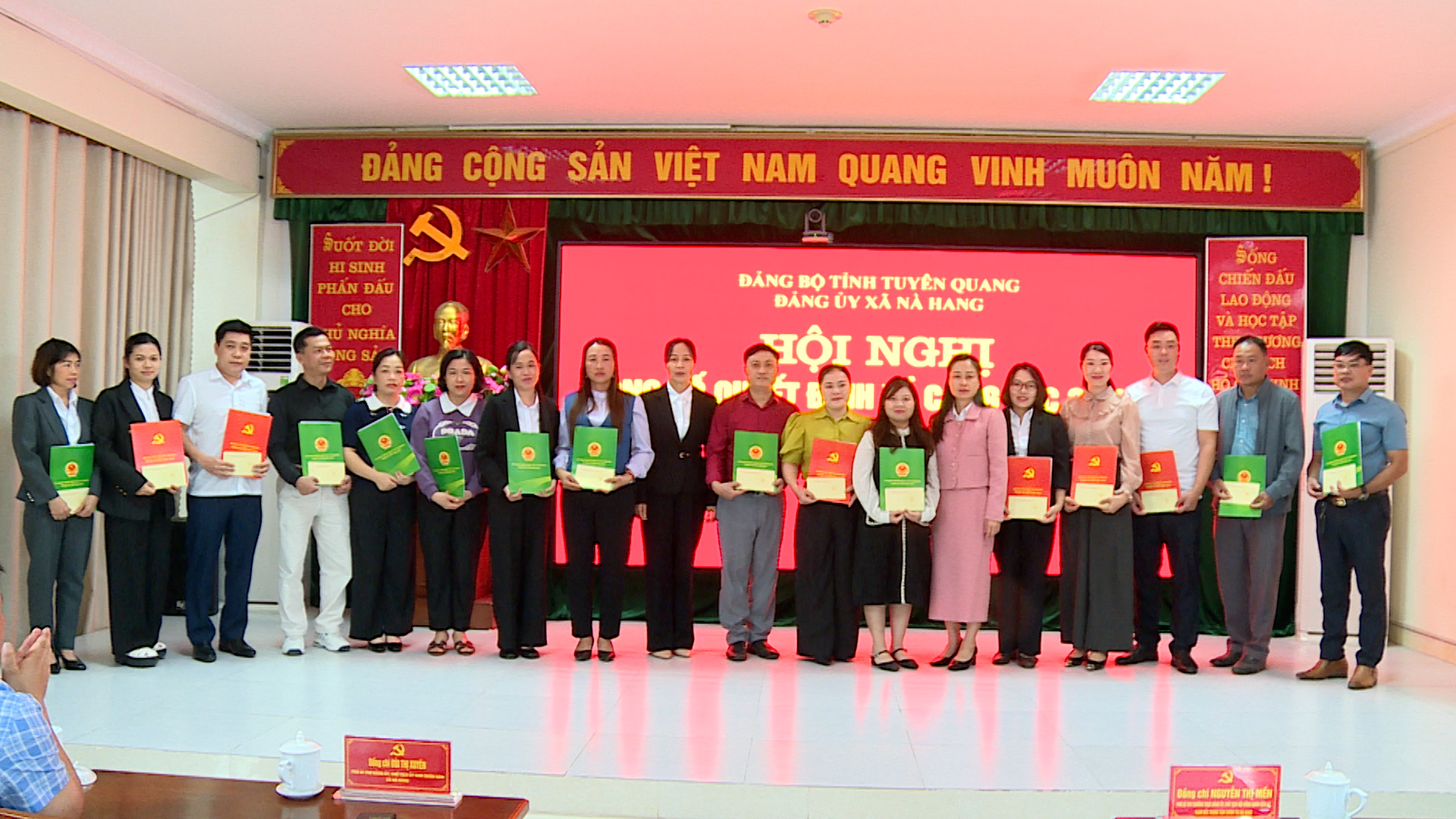 Xã Nà Hang tổ chức Hội nghị công bố Quyết định về công tác cán bộ