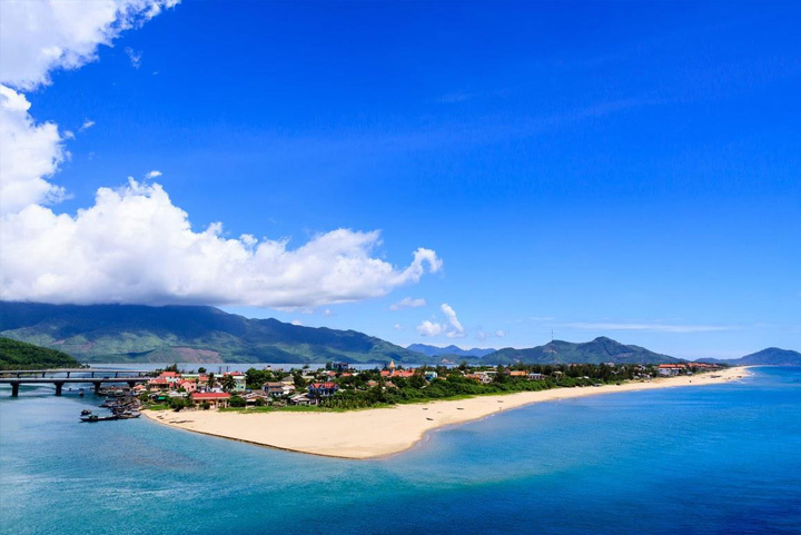 Gọi tên 4 vịnh biển thiên đường đáng đi nhất Việt Nam