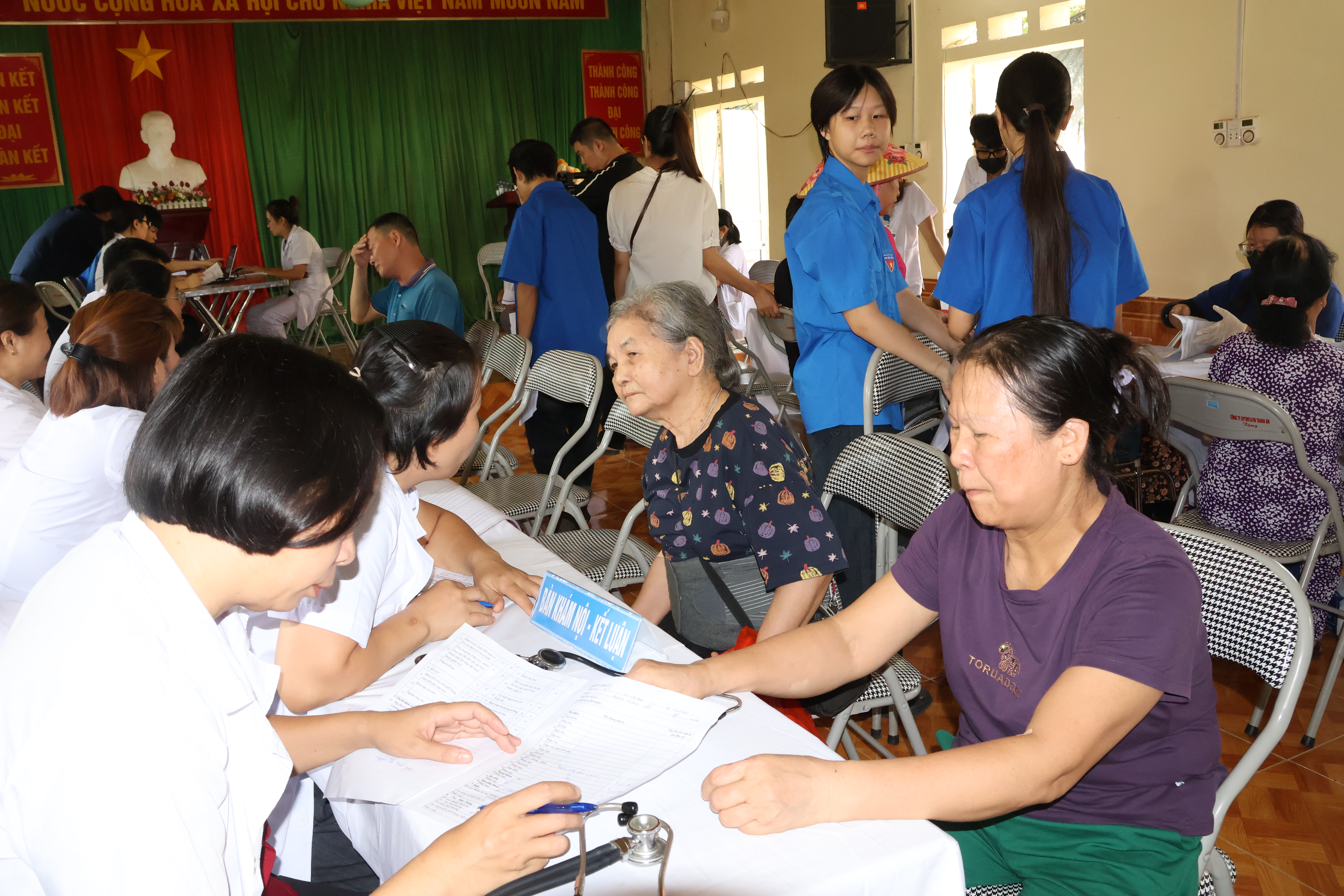 Khám sức khỏe định kỳ cho người dân tại Tổ dân phố 3