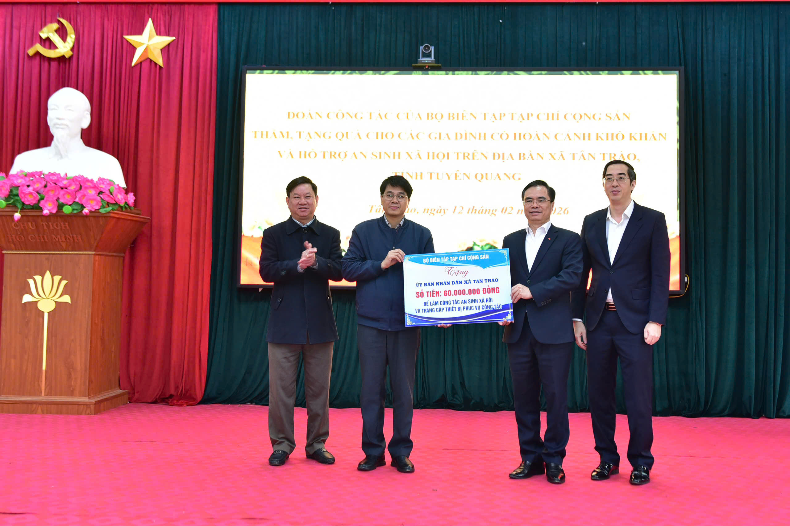 Đoàn công tác Tạp chí Cộng sản về nguồn và tổ chức hoạt động an sinh xã hội tại xã Tân Trào