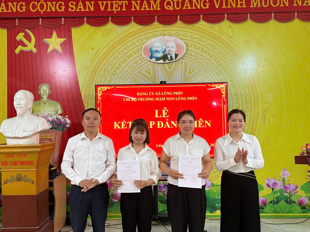 Lũng Phìn kết nạp 05 Đảng viên mới