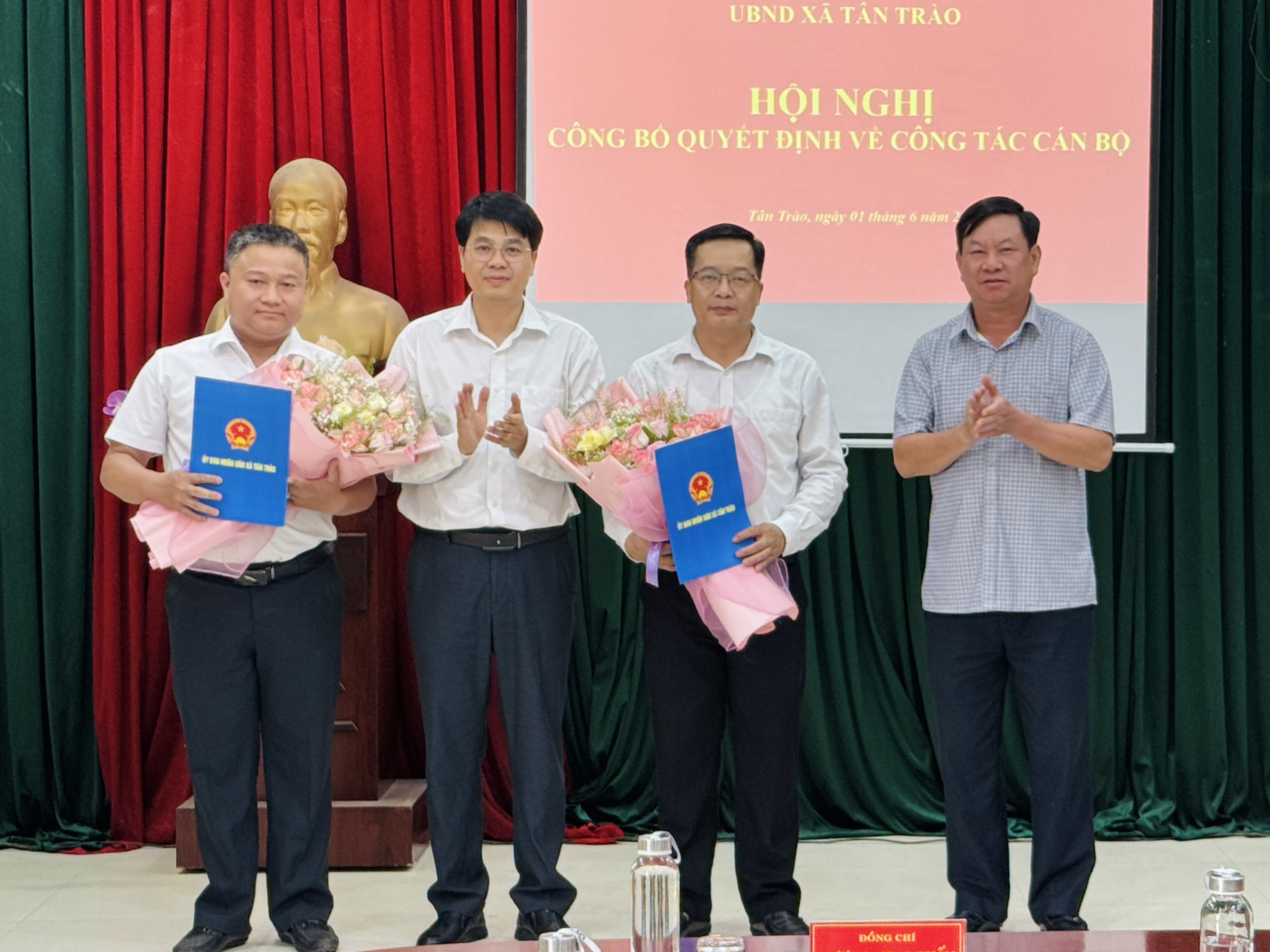 Xã Tân Trào công bố các quyết định về công tác cán bộ