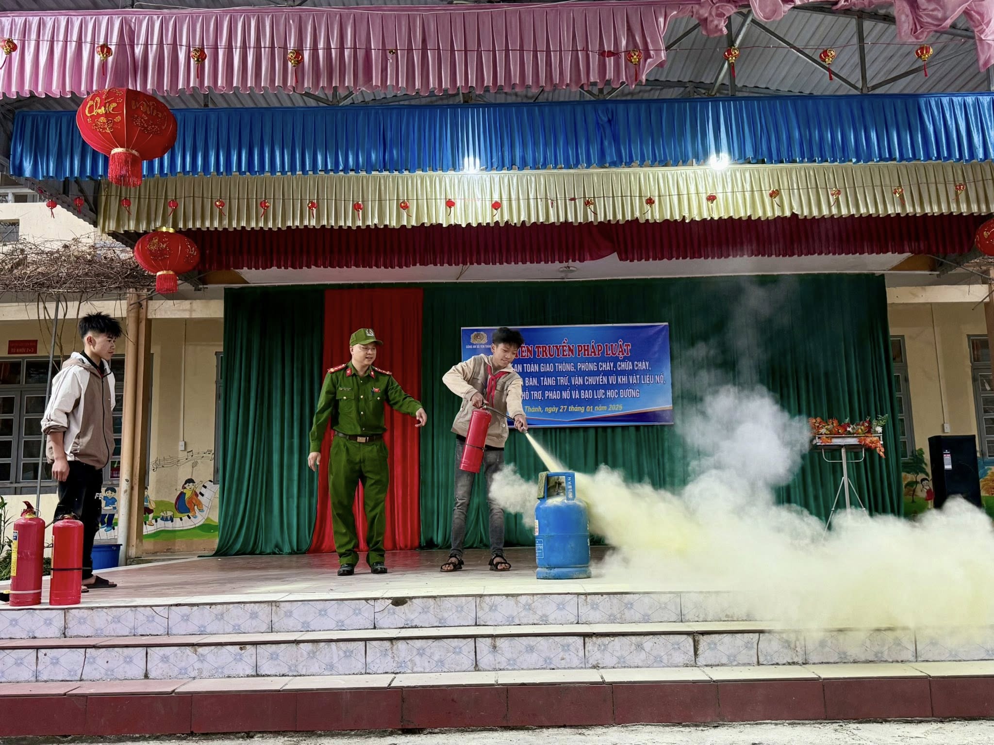 TĂNG CƯỜNG KỸ NĂNG PHÒNG CHÁY, CHỮA CHÁY CHO HỌC SINH TRƯỜNG PTĐT BÁN TRÚ TH&THCS YÊN THÀNH 