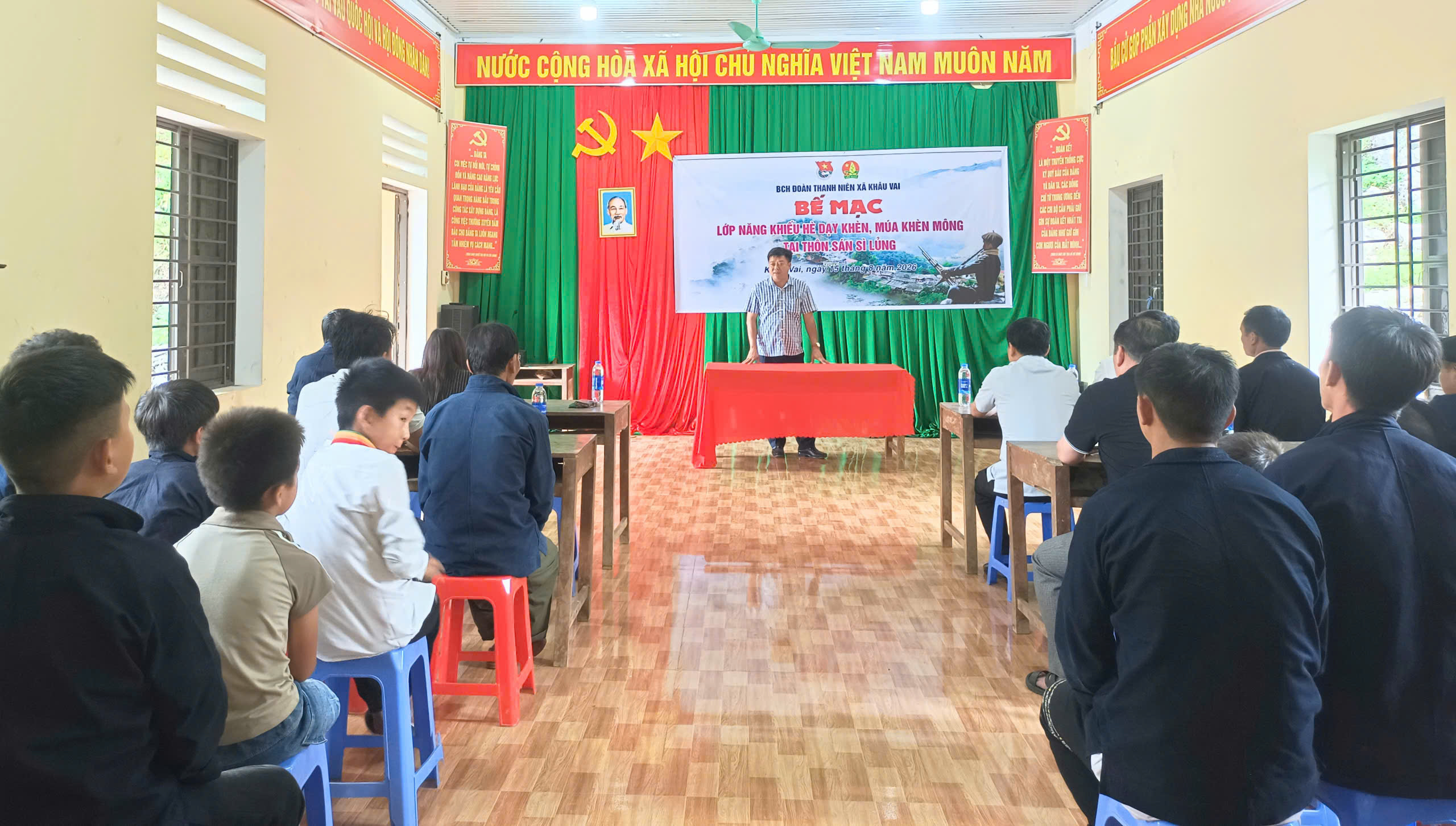 Khâu Vai bế mạc lớp năng khiếu hè dạy khèn và múa khèn Mông