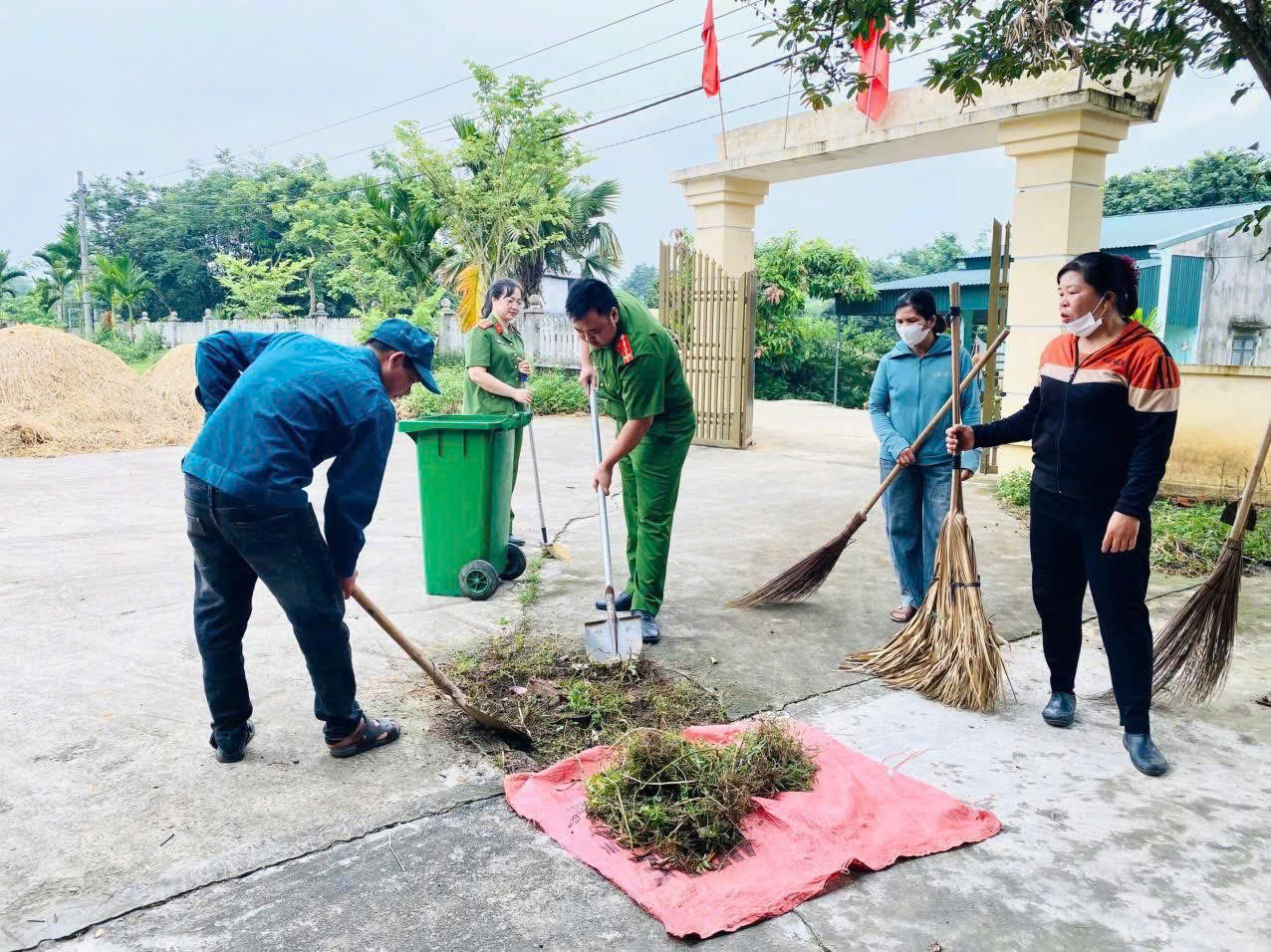 CÔNG AN PHƯỜNG AN TƯỜNG HƯỞNG ỨNG PHONG TRÀO “TOÀN DÂN CHUNG TAY BẢO VỆ MÔI TRƯỜNG, VÌ MỘT VIỆT NAM XANH - SẠCH - ĐẸP” NĂM 2026