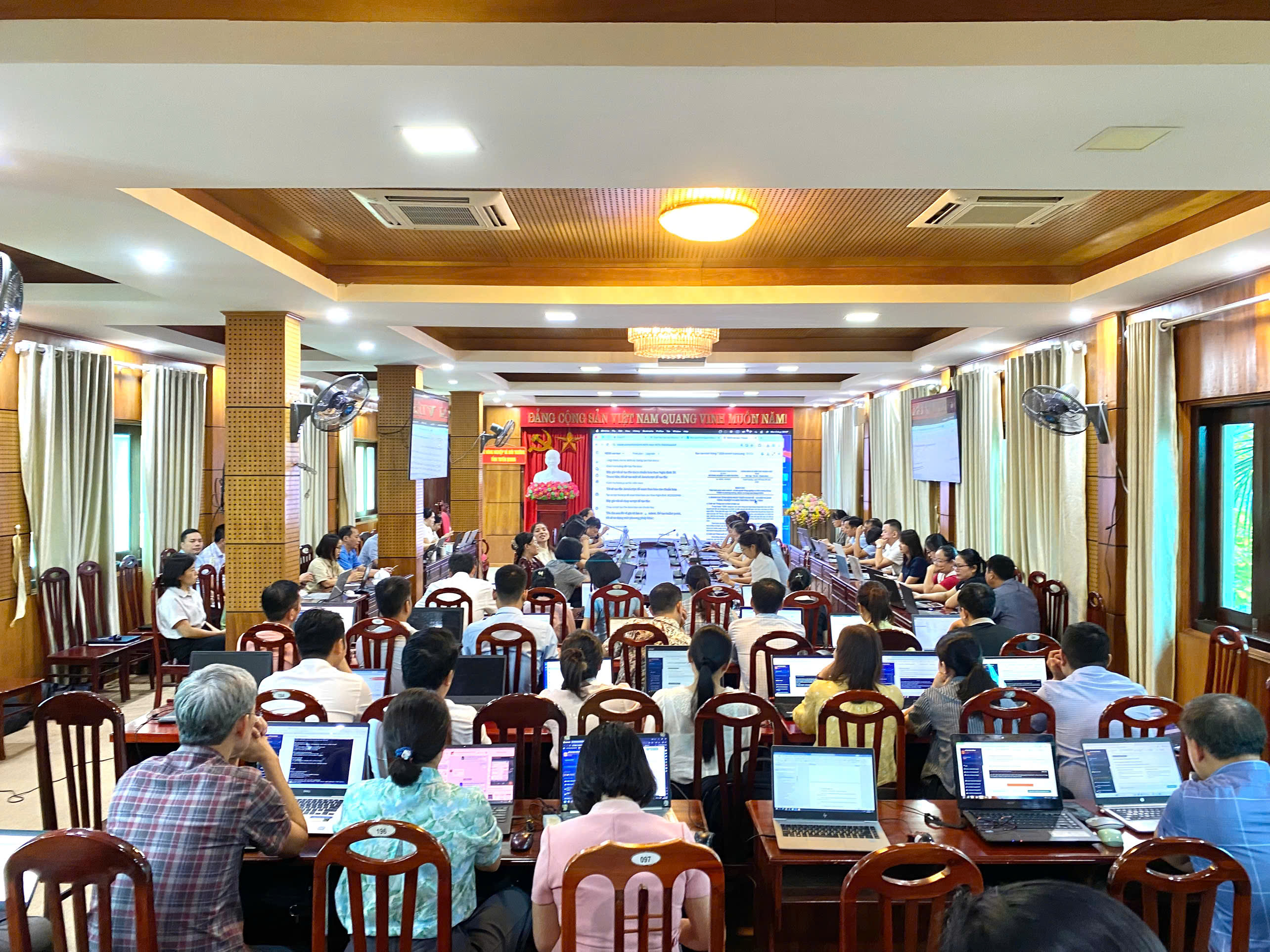 Tiếp tục tổ chức lớp tập huấn thứ hai về ứng dụng AI và an toàn thông tin mạng năm 2026