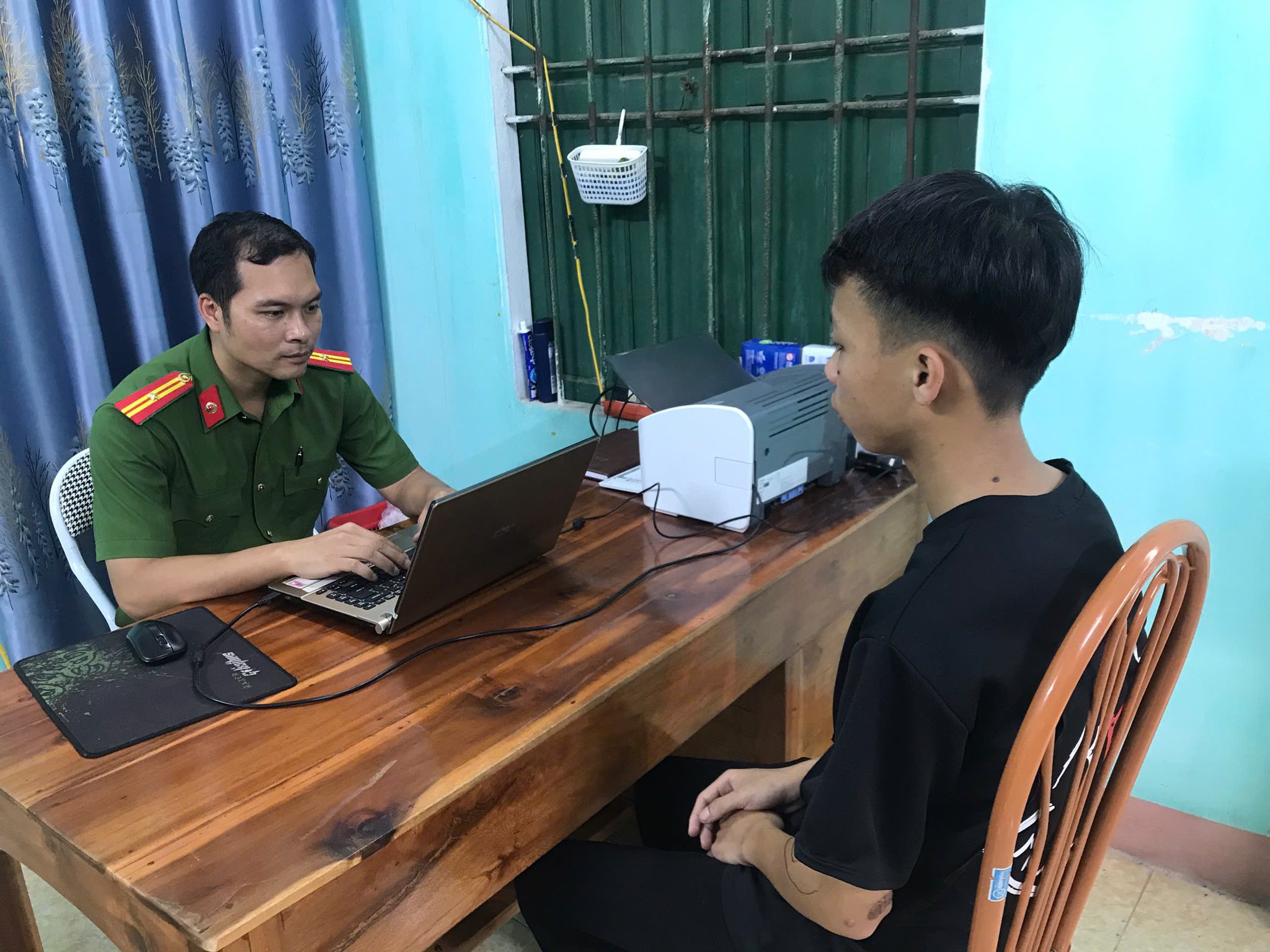 CÔNG AN XÃ YÊN SƠN NHANH CHÓNG XÁC MINH, LÀM RÕ NHÓM ĐỐI TƯỢNG THANH THIẾU NIÊN CÓ HÀNH VI GÂY MẤT AN NINH TRẬT TỰ