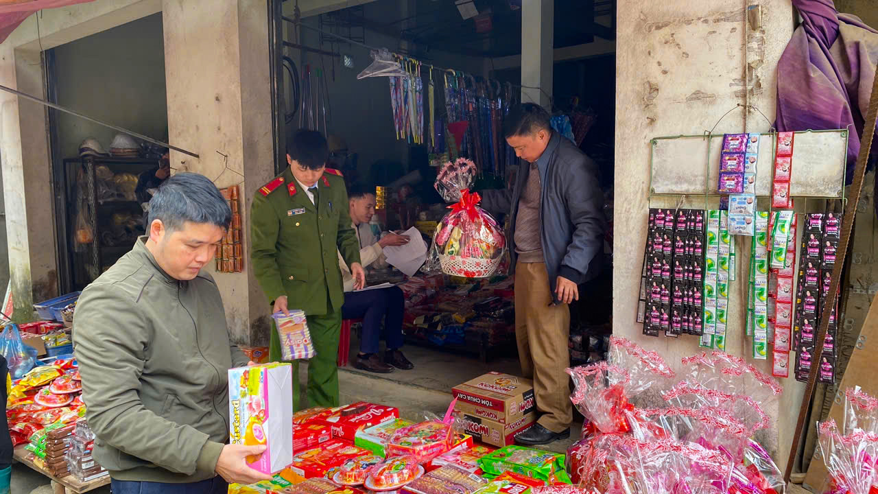 XÃ HỒ THẦU TỈNH TUYÊN QUANG KIỂM TRA CÔNG TÁC AN TOÀN THỰC PHẨM DỊP TẾT NGUYÊN ĐÁN VÀ LỄ HỘI XUÂN NĂM 2026.