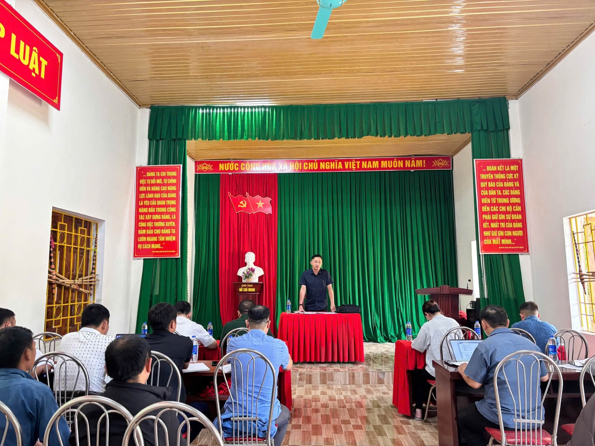 UBND XÃ SÀ PHÌN TỔ CHỨC HỌP TRIỂN KHAI THỰC HIỆN KẾ HOẠCH PHÁT TRIỂN THÔN LAO XA TRỞ THÀNH LÀNG VĂN HÓA DU LỊCH CỘNG ĐỒNG