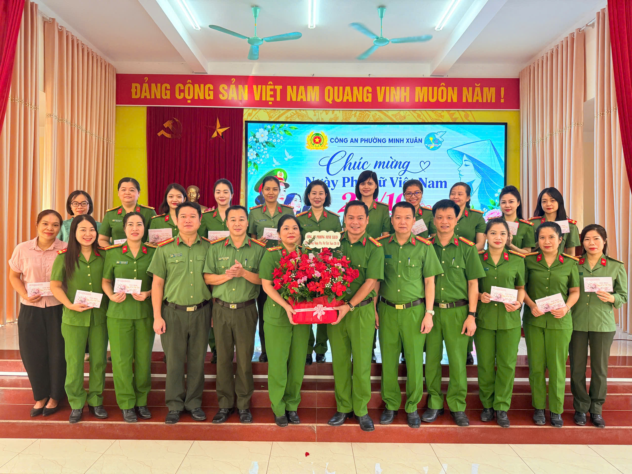 CÔNG AN PHƯỜNG MINH XUÂN TỔ CHỨC CÁC HOẠT ĐỘNG CHÚC MỪNG NGÀY PHỤ NỮ VIỆT NAM 20/10