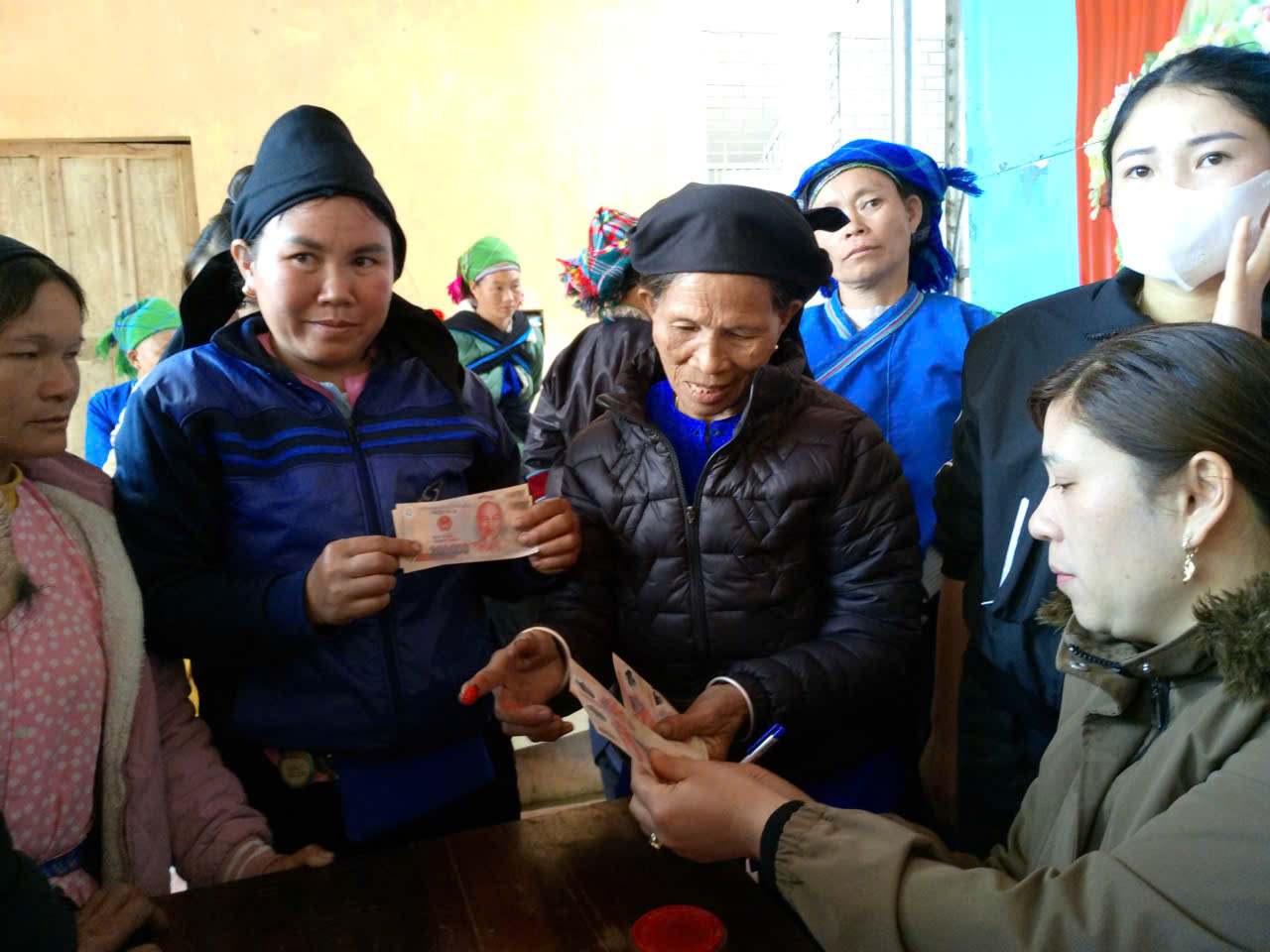 Xã Pờ Ly Ngài tổ chức phát quà của Đảng, Nhà nước đến nhân dân