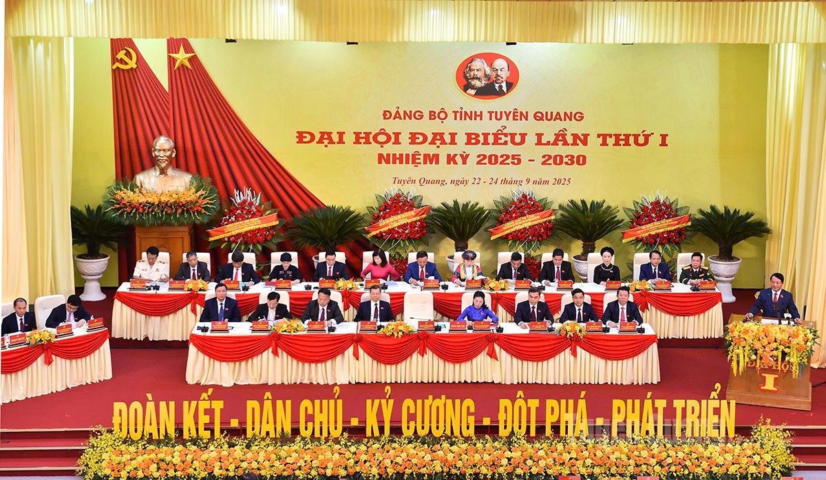 Opening of the 1st Party Congress of Tuyen Quang Province, 2025–2030 term