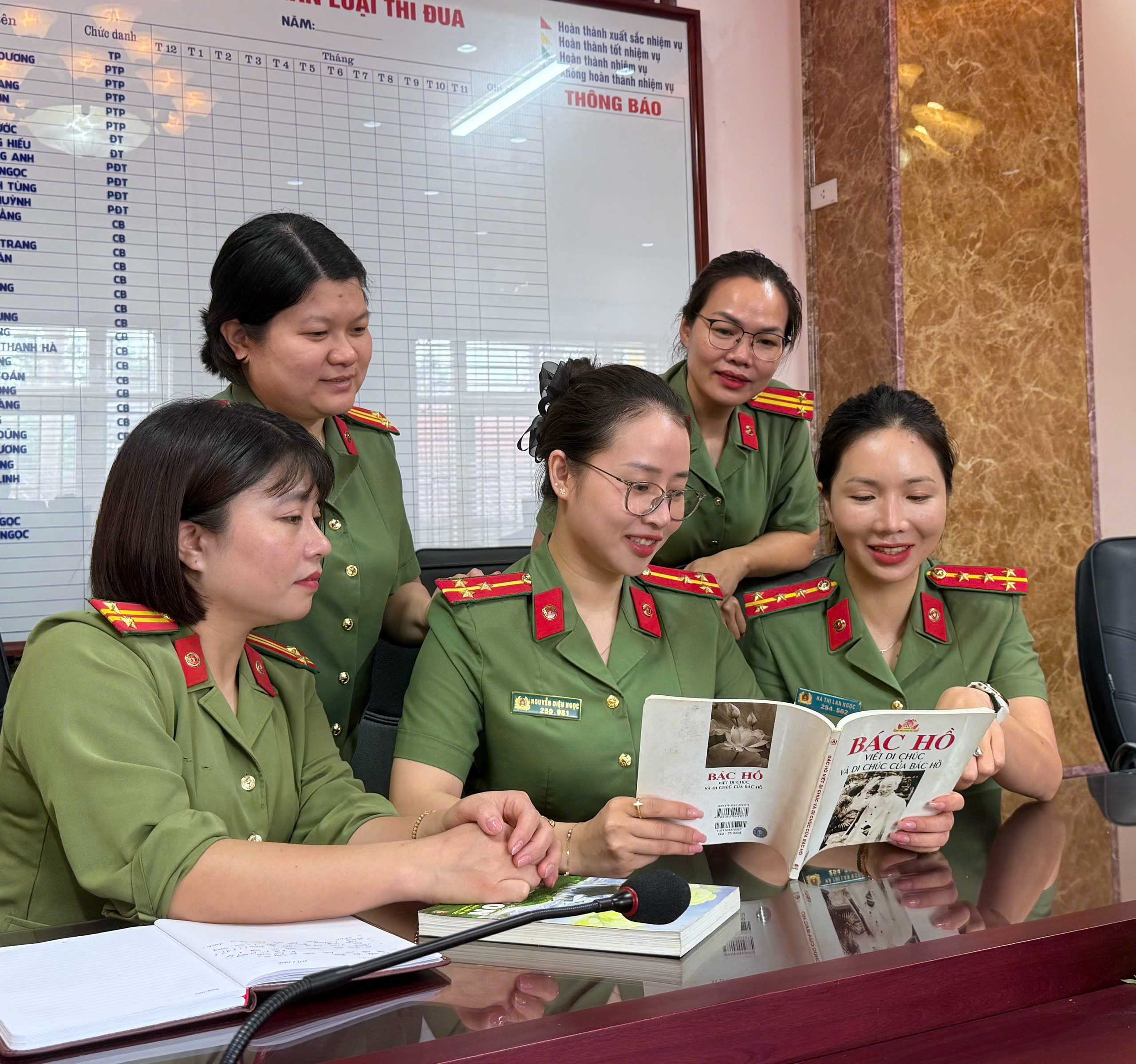 THÁNG 5 LỊCH SỬ - ĐỌC SÁCH VỀ BÁC: TỰ SOI, TỰ SỬA, TỰ HOÀN THIỆN