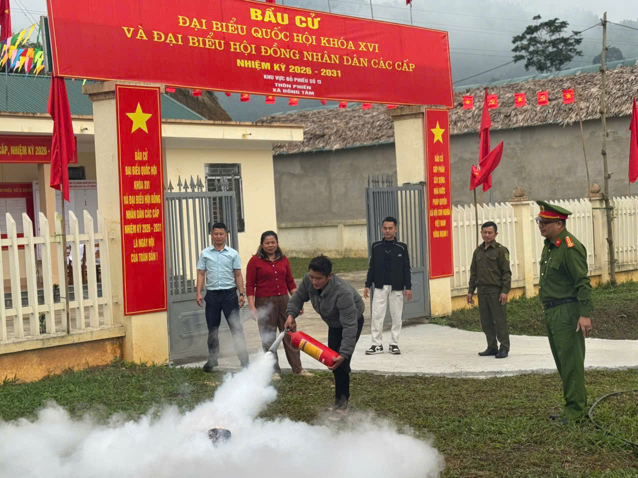 CÔNG AN XÃ ĐỒNG TÂM CHỦ ĐỘNG TẬP HUẤN KỸ NĂNG PCCC PHỤC VỤ CÔNG TÁC BẦU CỬ ĐẠI BIỂU QUỐC HỘI KHOÁ XVI VÀ HĐND CÁC CẤP NHIỆM KỲ 2026-2031