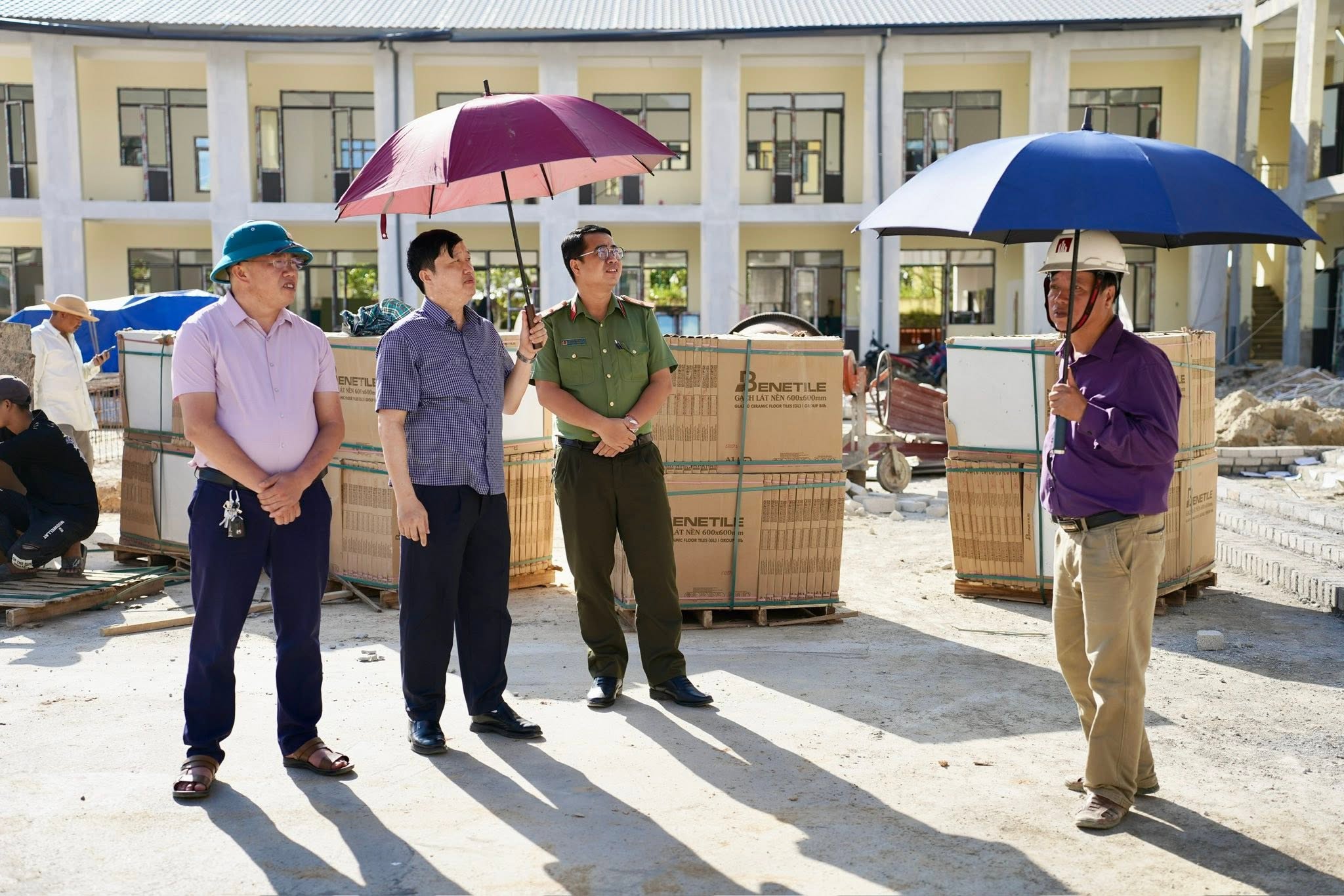 BÍ THƯ ĐẢNG UỶ XÃ PHỐ BẢNG KIỂM TRA CÔNG TÁC CHUẨN BỊ ĐẦU NĂM HỌC MỚI 