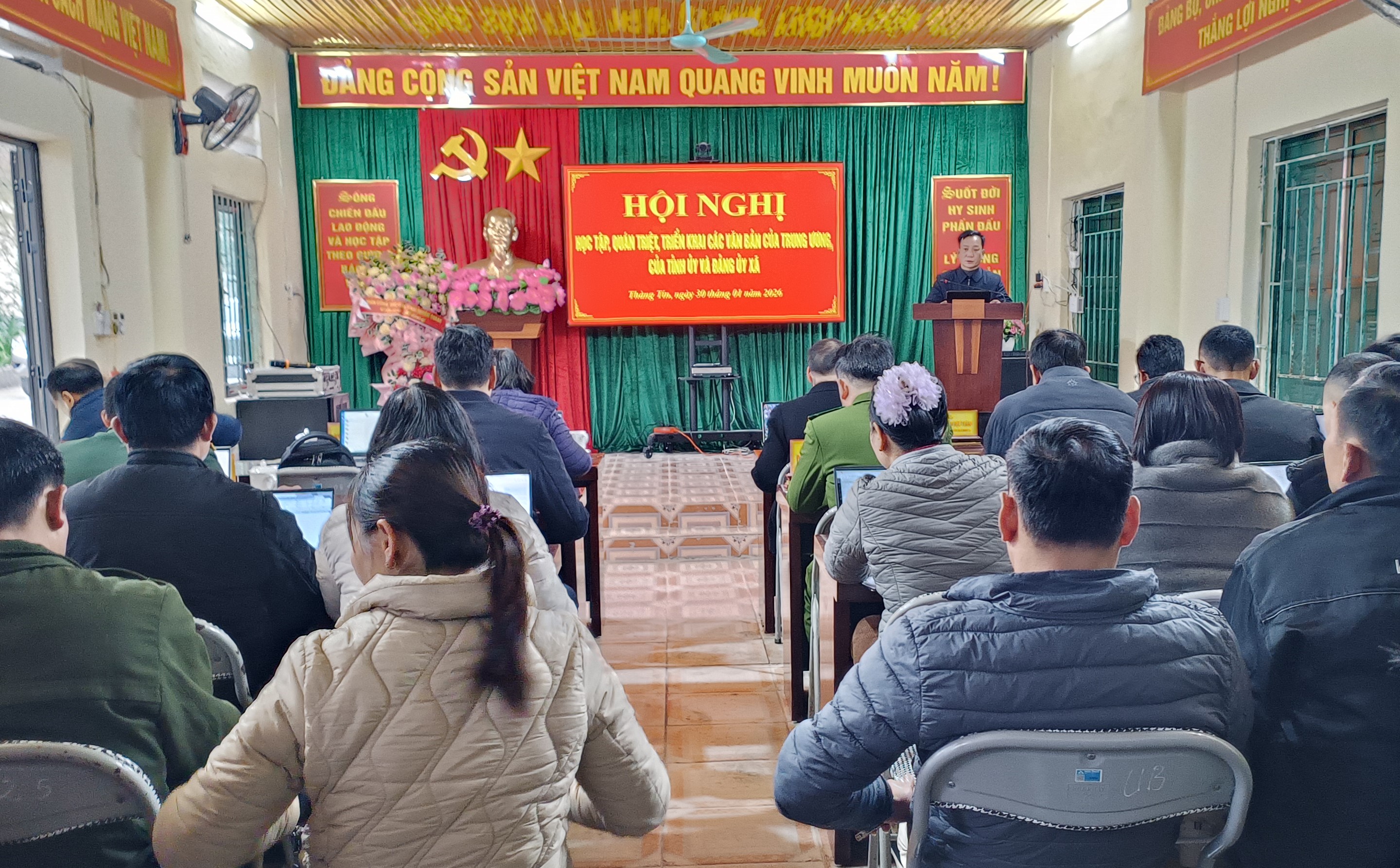 Đảng ủy xã Thàng Tín tổ chức Hội nghi học tập, quán triệt, triển khai các văn bản của Trung ương Đảng, của Tỉnh ủy và Đảng ủy xã