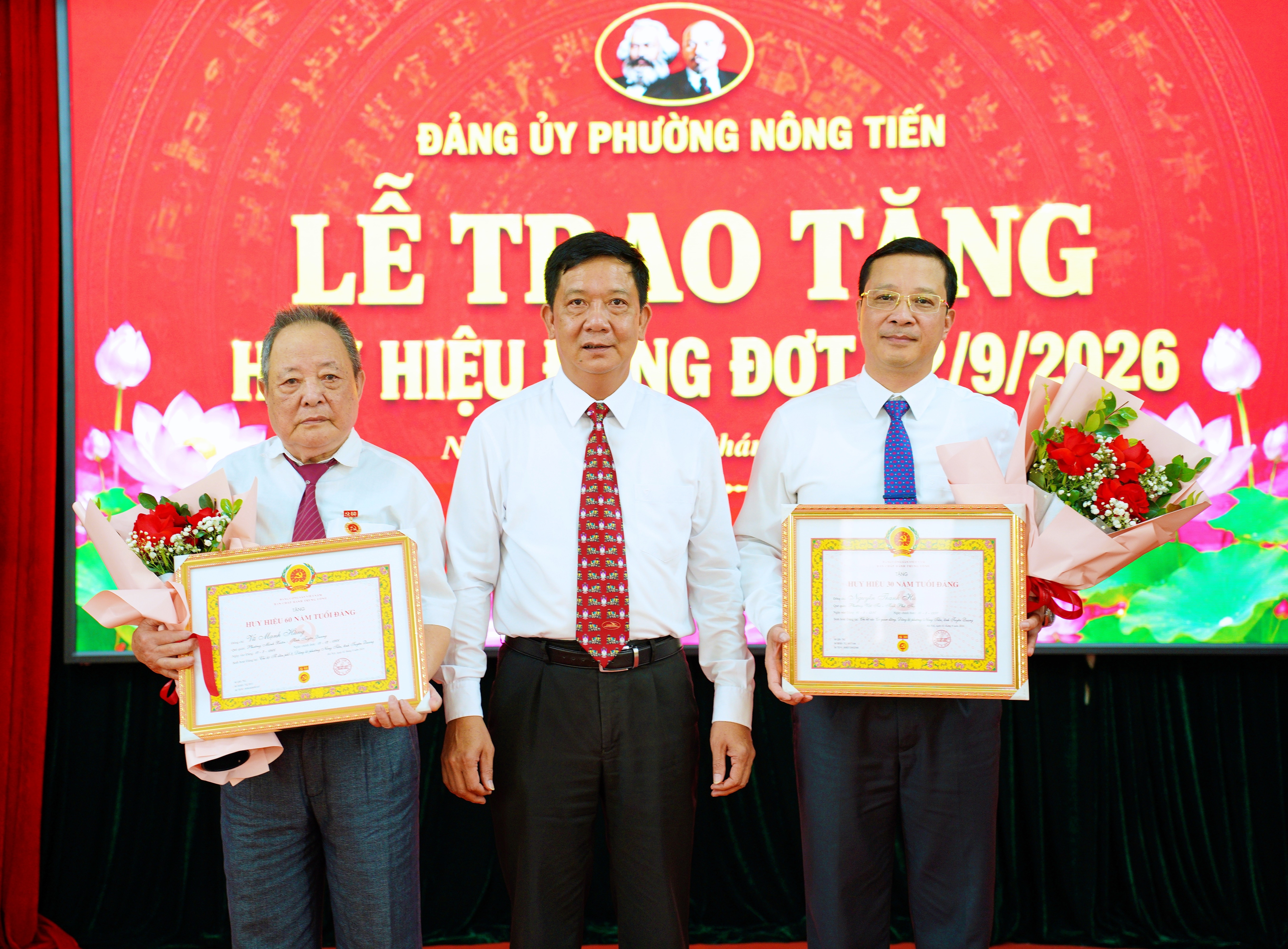 Đảng bộ phường Nông Tiến: Trao tặng Huy hiệu Đảng đợt 2/9 cho 27 đảng viên