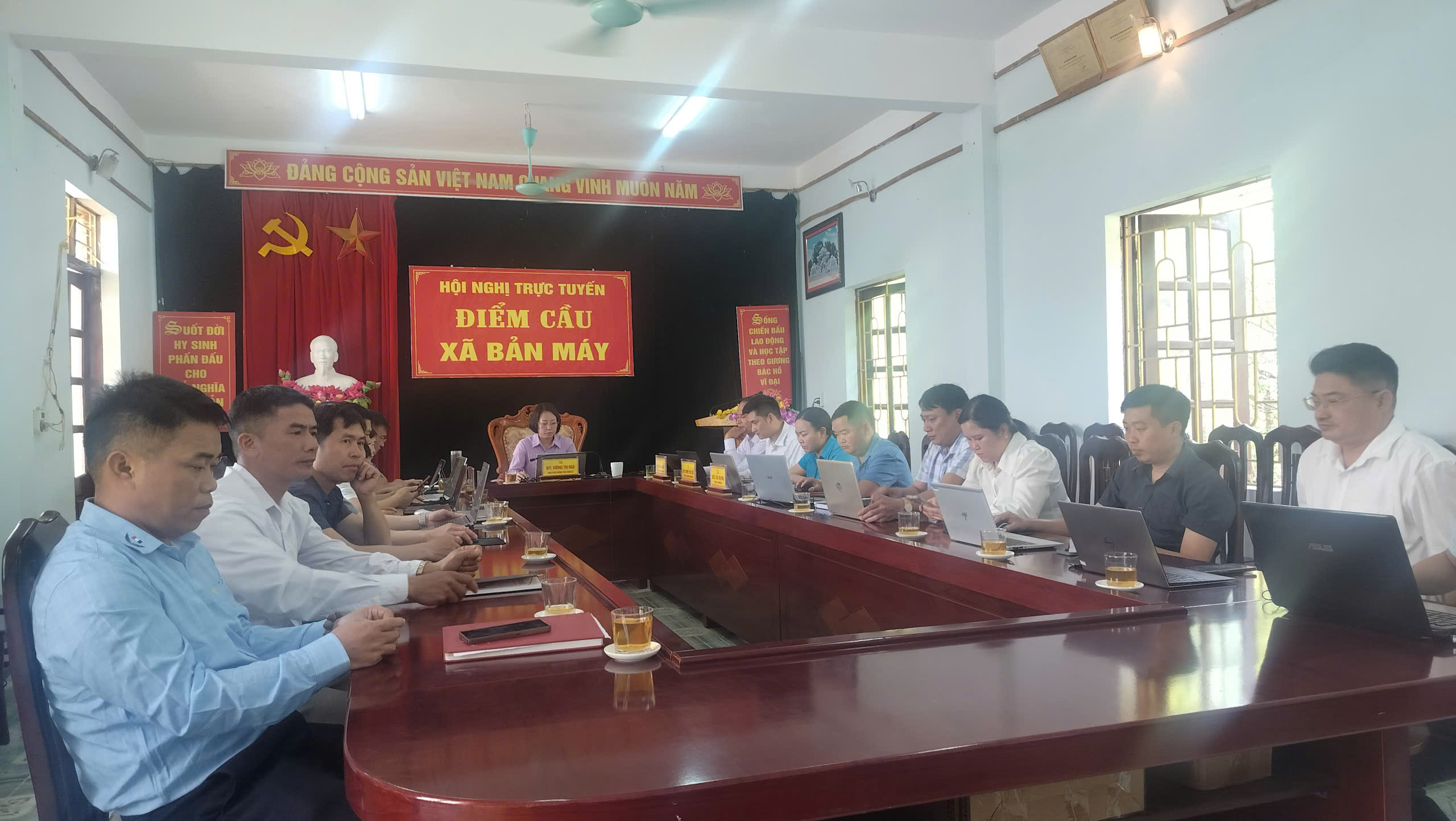 XÃ BẢN MÁY TỔ CHỨC HỘI NGHỊ TRỰC TUYẾN HỌC TẬP, QUÁN TRIỆT NGHỊ QUYẾT  TRUNG ƯƠNG LẦN THỨ HAI KHÓA XIV