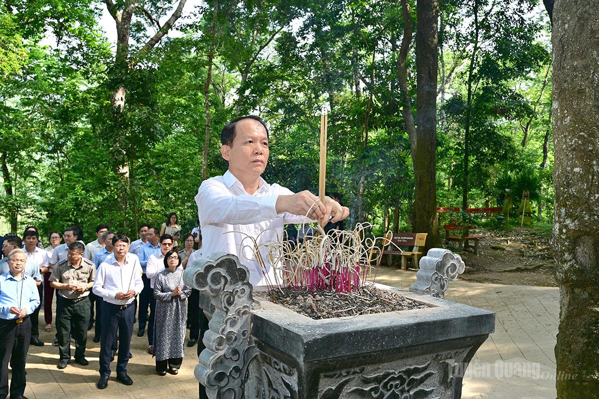Đoàn đại biểu Bộ Tư pháp về nguồn tại Khu di tích Quốc gia đặc biệt Tân Trào và Khu di tích Bộ Tư pháp