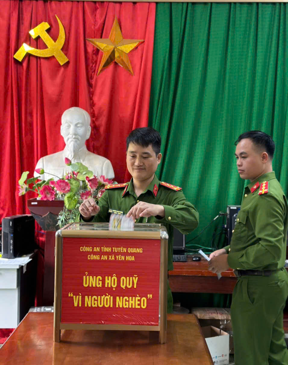 CÔNG AN XÃ YÊN HOA PHÁT ĐỘNG ỦNG HỘ QUỸ "VÌ NGƯỜI NGHÈO”