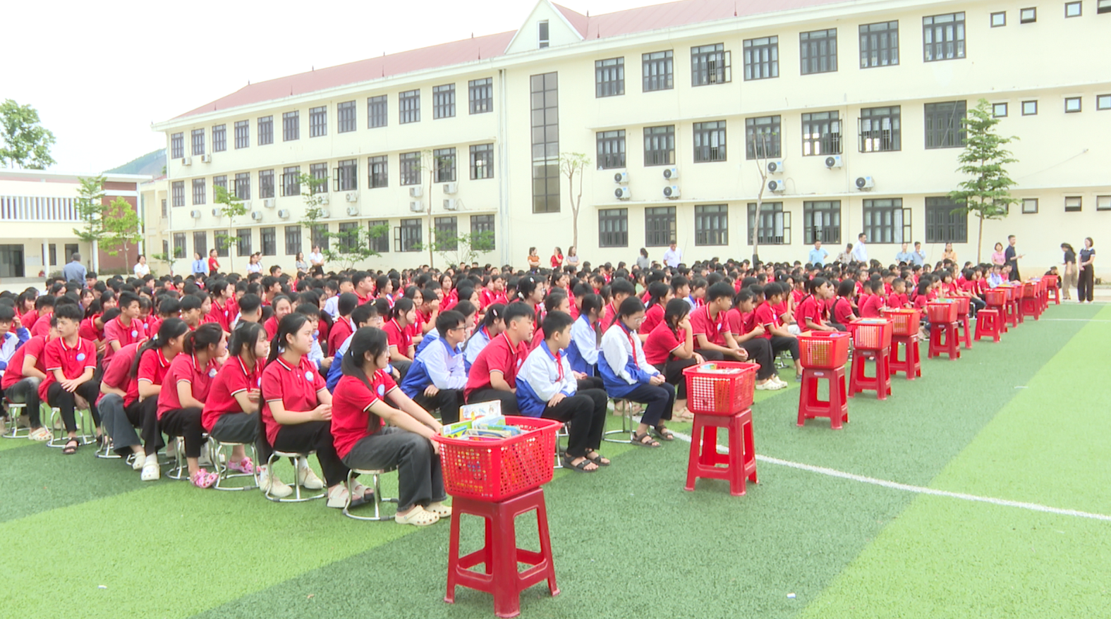 Chuyến xe Thư viện lưu động - Lan tỏa văn hóa đọc tại Trường TH&THCS Lê Văn Hiến