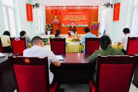 Phó Bí thư Thường trực Đảng uỷ xã Nguyễn Thị Ánh Tuyết làm việc với Uỷ ban Mặt trận tổ quốc xã và các tổ chức chính trị - xã hội