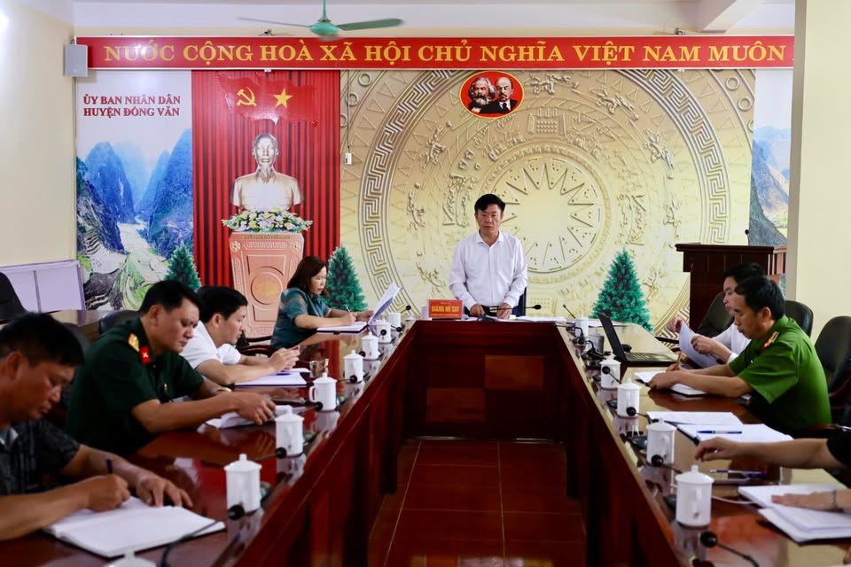 ĐỒNG VĂN HỌP TRIỂN KHAI XÂY DỰNG TUYẾN PHỐ VĂN MINH