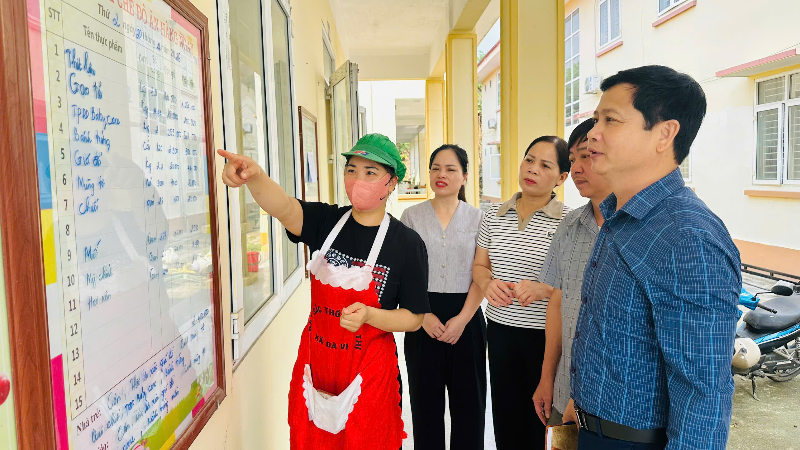 Kiểm tra vệ sinh an toàn thực phẩm tại các trường học trên địa bàn xã Hồng Thái