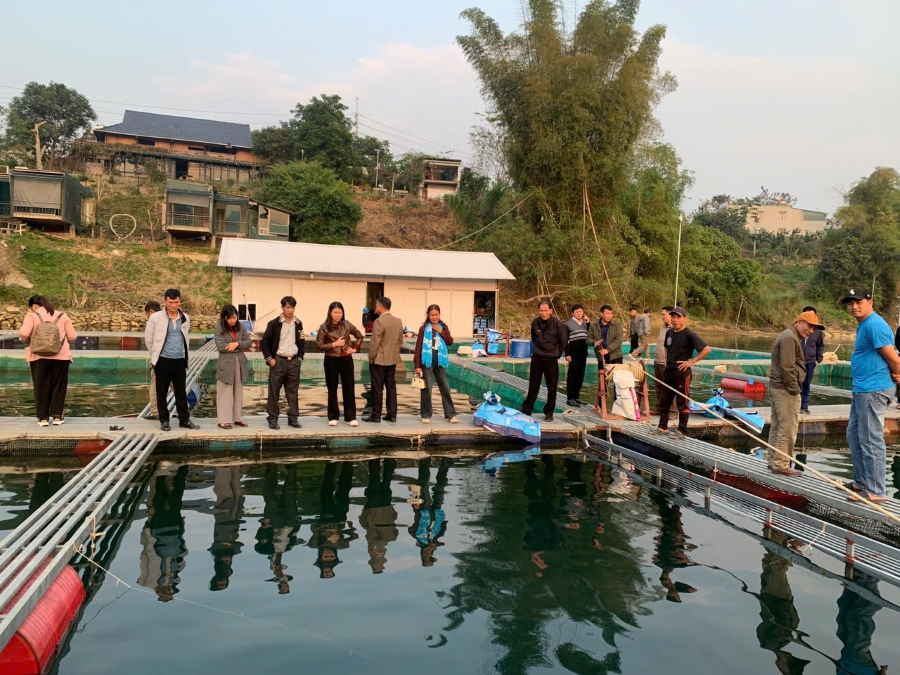 UBND xã Vĩnh Tuy tổ chức đoàn tham quan, học tập kinh nghiệm thực hiện Chương trình mục tiêu quốc gia giảm nghèo bền vững tại xã Na Hang, tỉnh Tuyên Quang