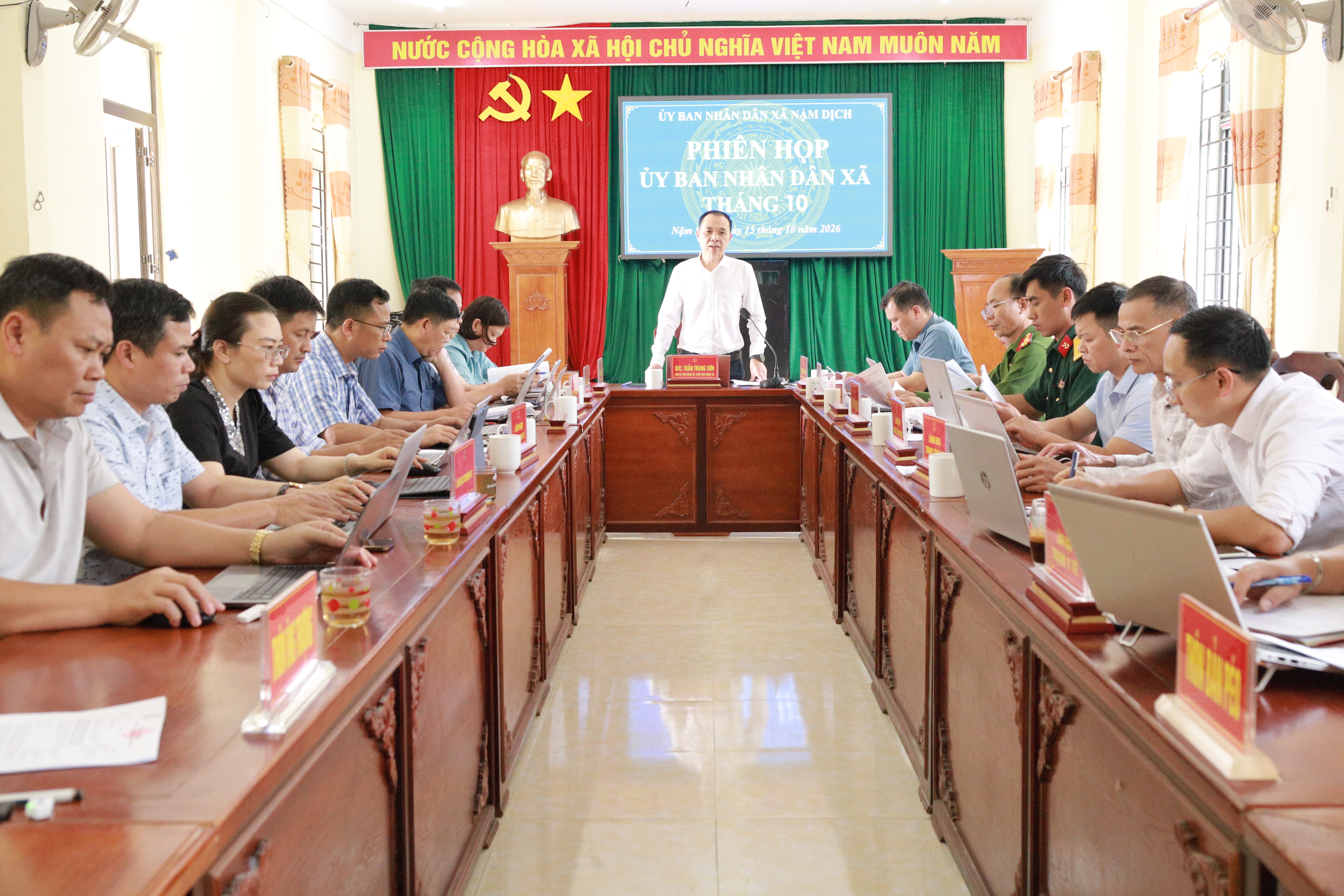  UBND XÃ NẬM DỊCH TỔ CHỨC PHIÊN HỌP UBND XÃ THÁNG 10 