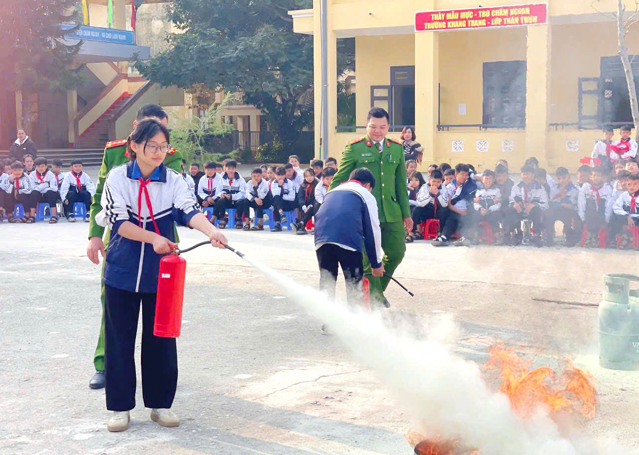Chương trình tuyên truyền pháp luật về an ninh mạng; trải nghiệm, thực hành phòng cháy, chữa cháy 