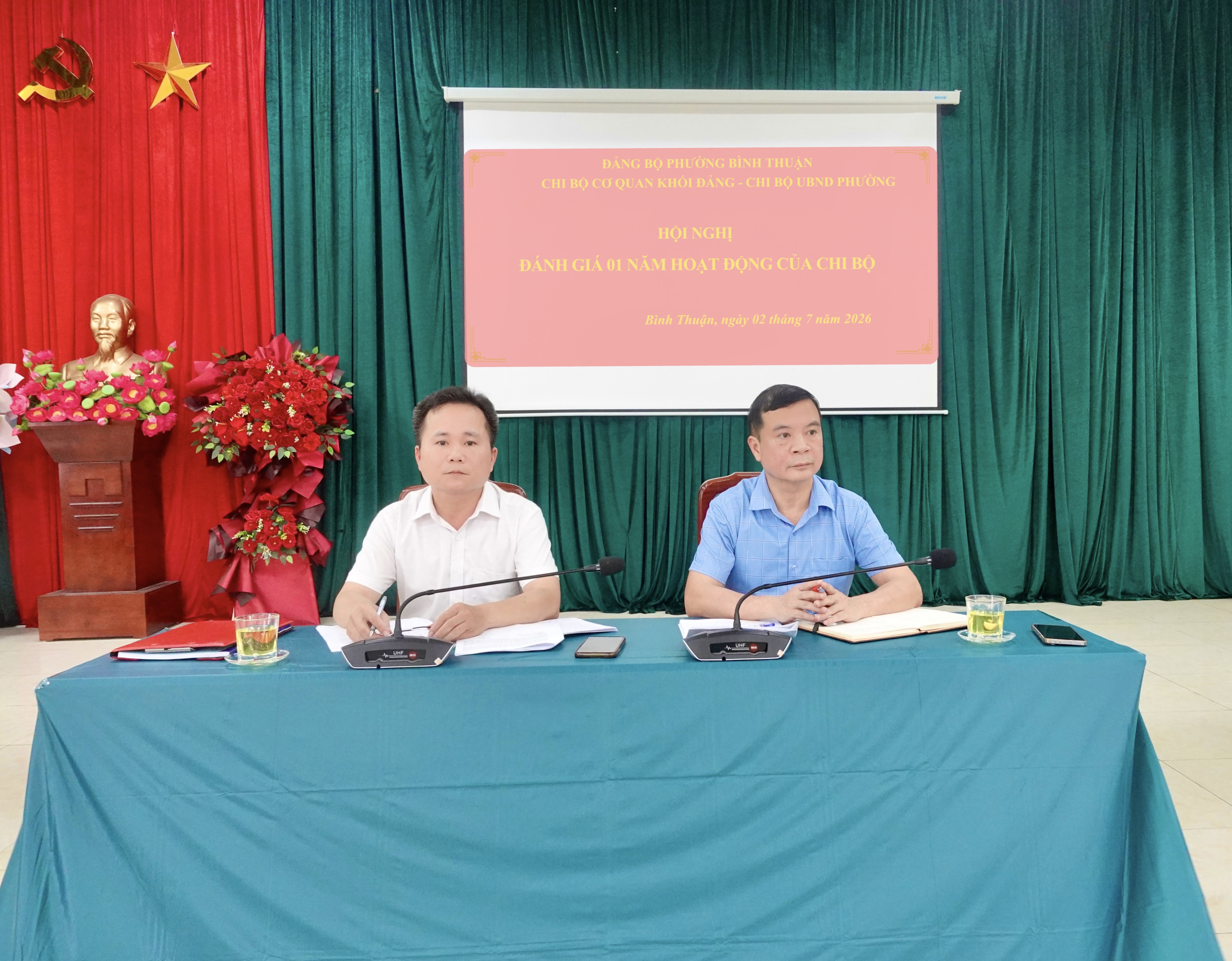 Chi bộ Cơ quan khối Đảng và Chi bộ UBND phường Bình Thuận tổ chức Hội nghị đánh giá kết quả 01 năm hoạt động