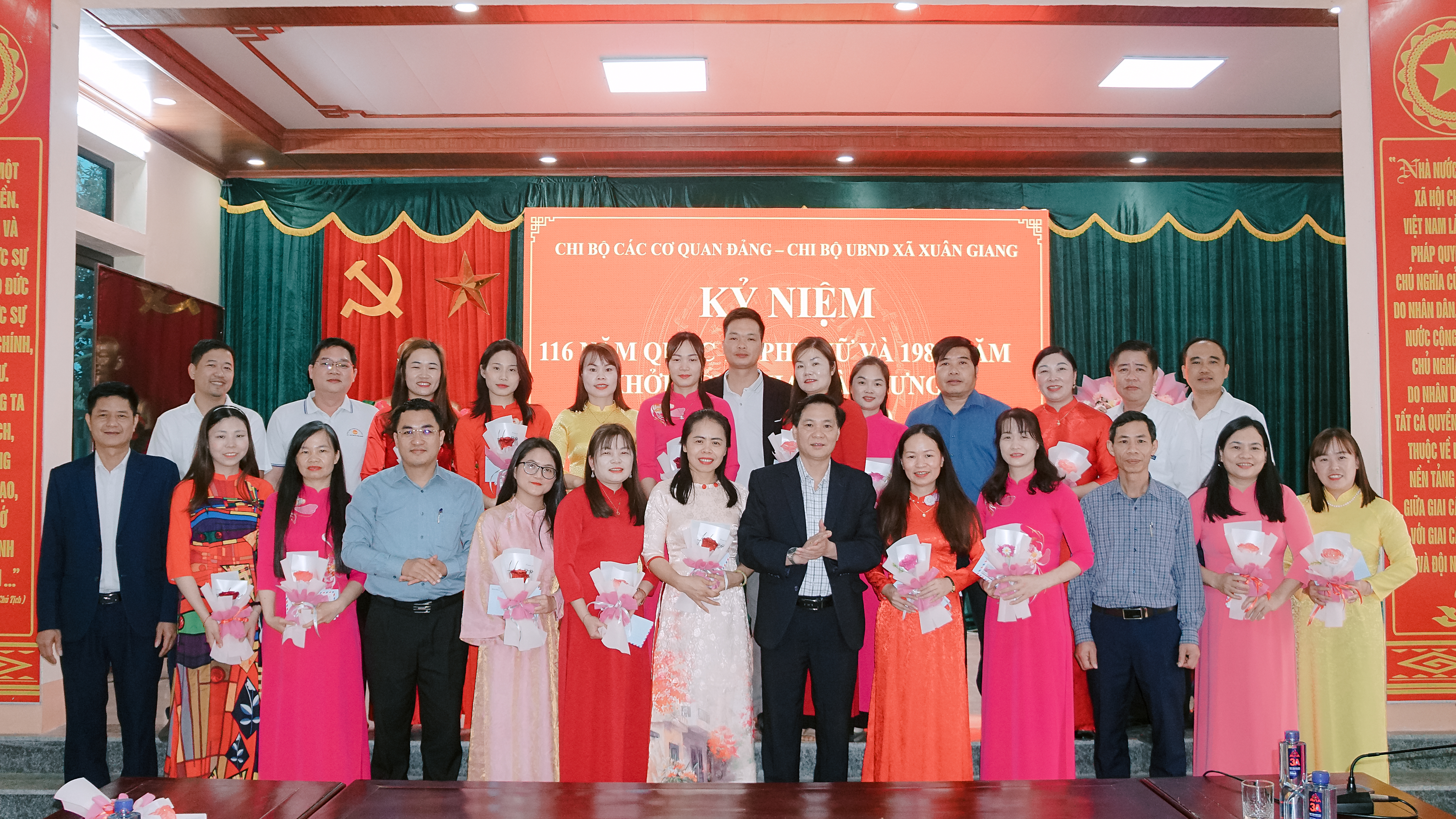 Chi bộ các cơ quan Đảng và Chi bộ UBND xã tổ chức gặp mặt kỷ niệm 116 năm Ngày Quốc tế Phụ nữ 8/3