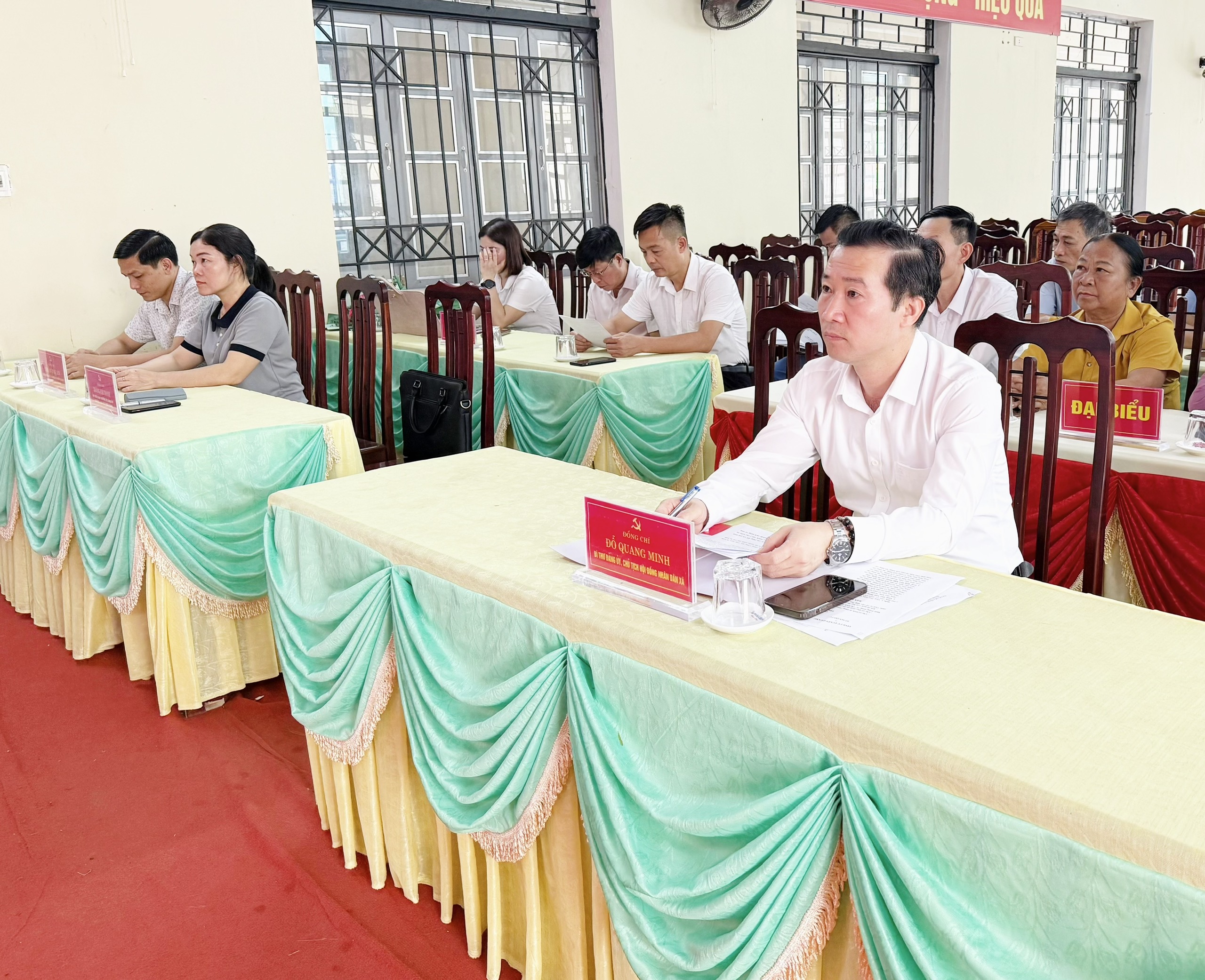 Đảng ủy xã Sơn Thủy tổ chức Lễ trao tặng Huy hiệu Đảng đợt 19/5/2026 