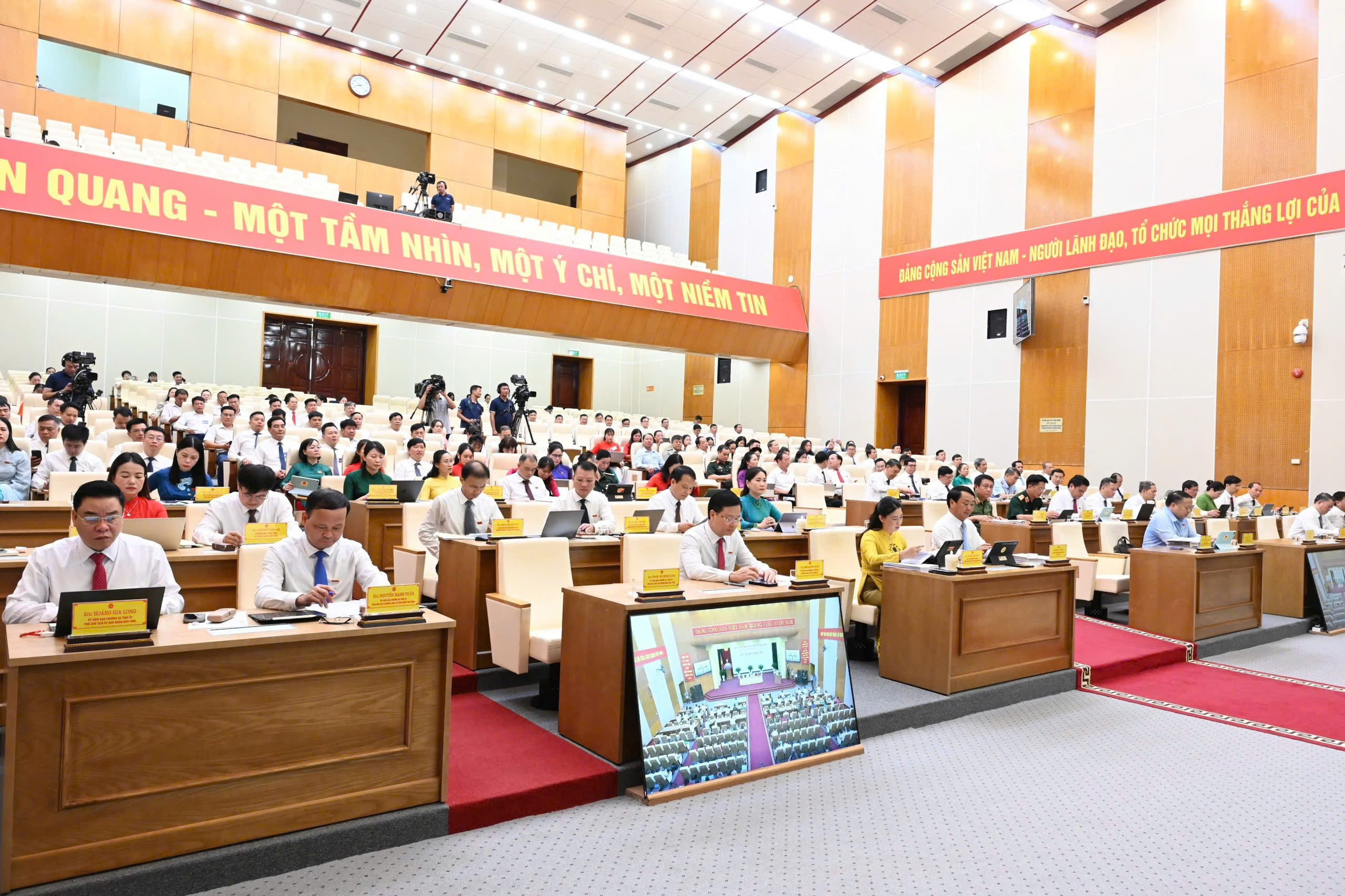 Khai mạc Kỳ họp thứ tư, HĐND tỉnh khóa XX