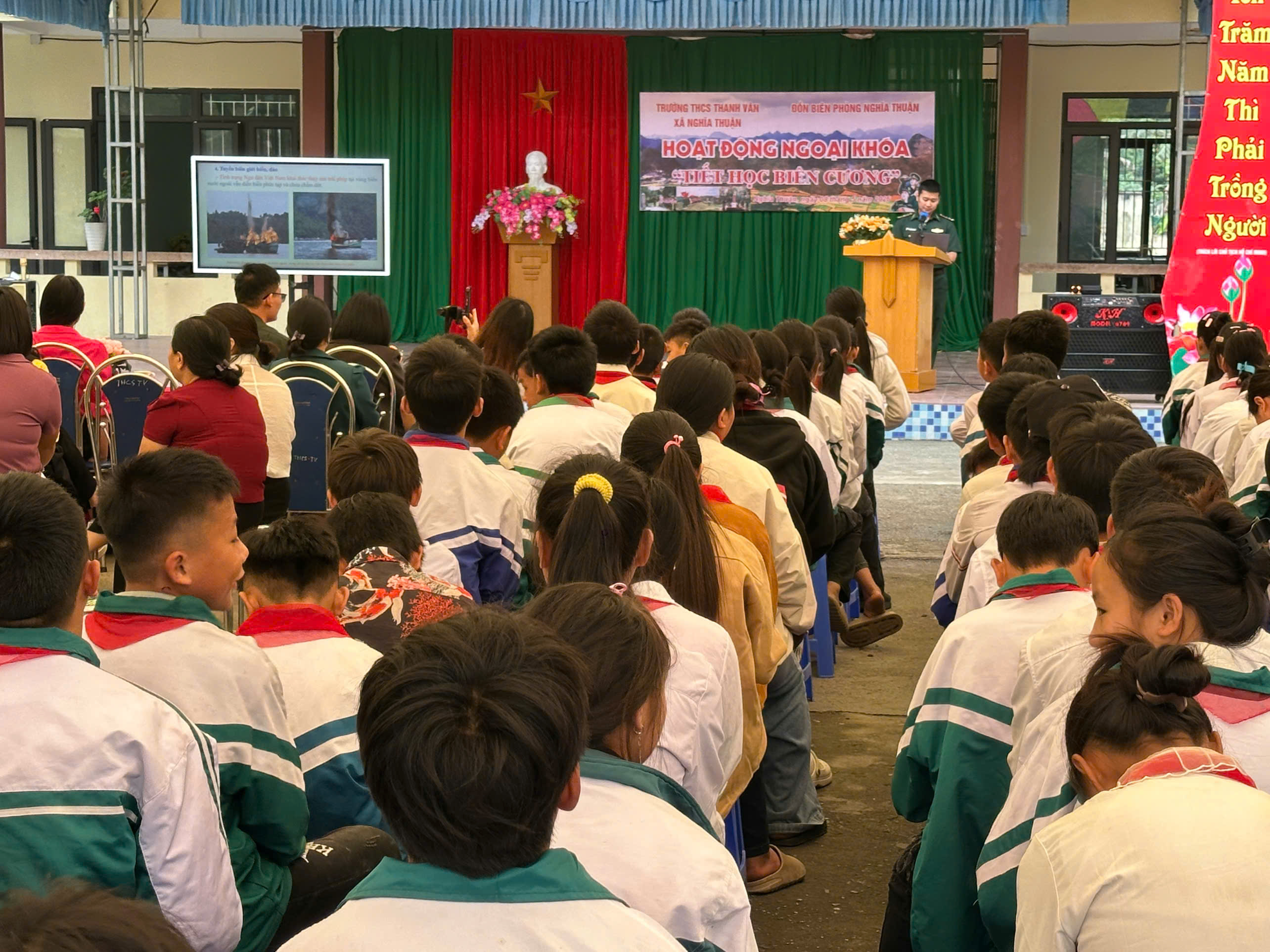 Trường THCS Thanh Vân tổ chức hoạt động ngoại khóa “Tiết học biên cương”