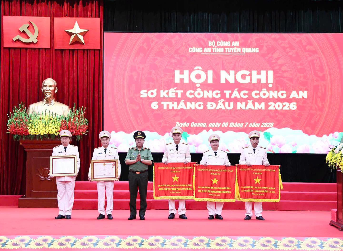 CÔNG AN TUYÊN QUANG: GIỮ VỮNG BÌNH YÊN - KIẾN TẠO PHÁT TRIỂN