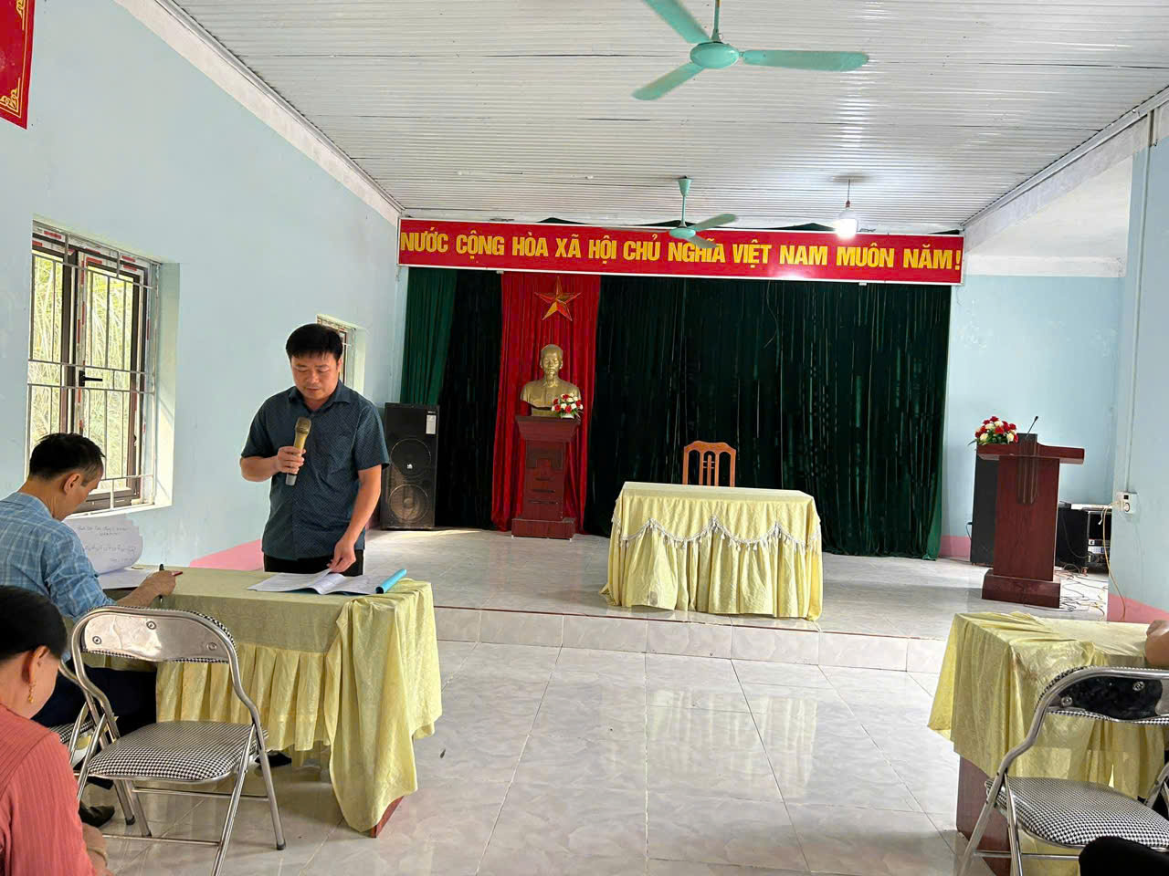 LV với 3 th&ocirc;n.jpg